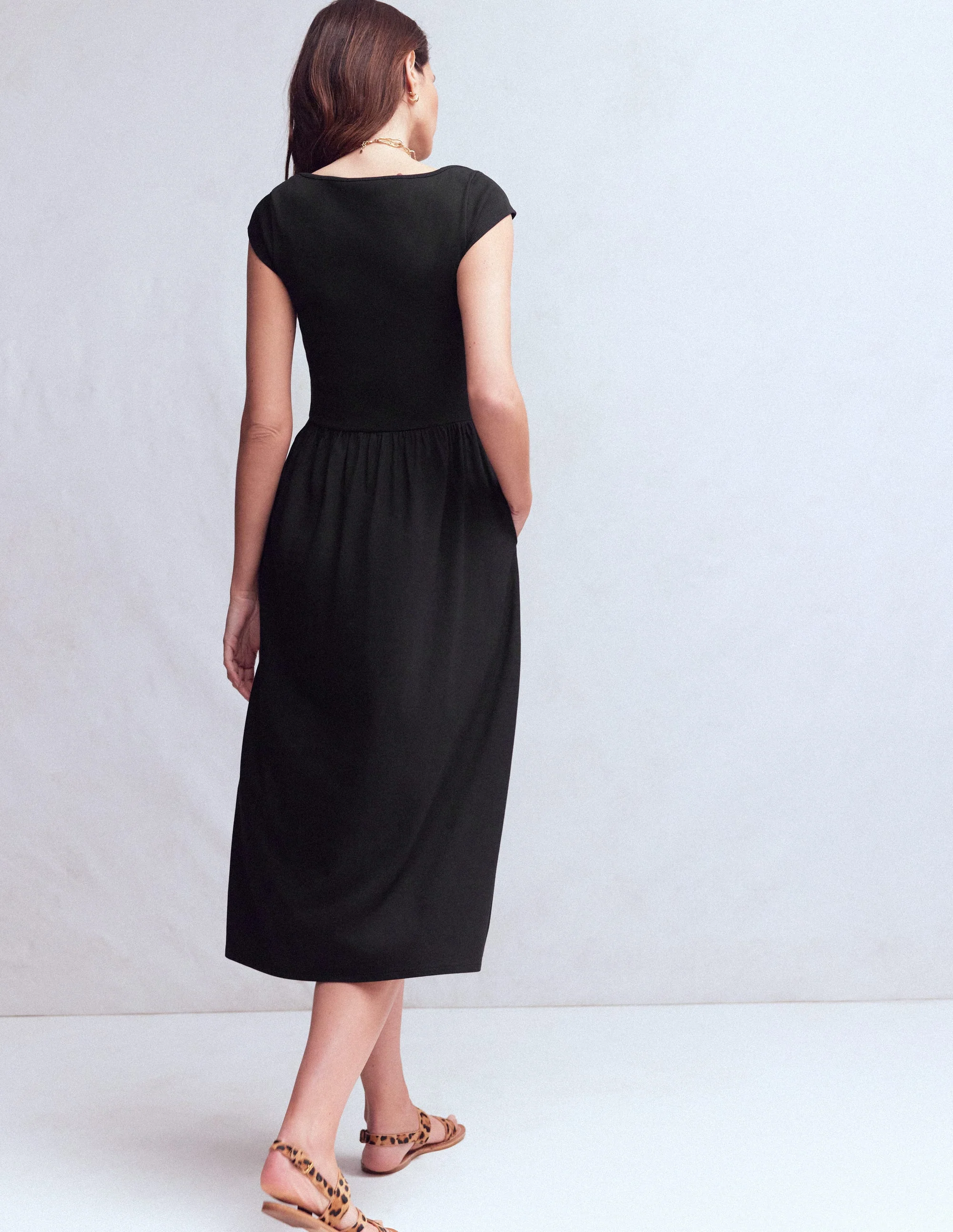 Kleid aus Materialmix mit U-Boot-Ausschnitt-Schwarz - Image 3