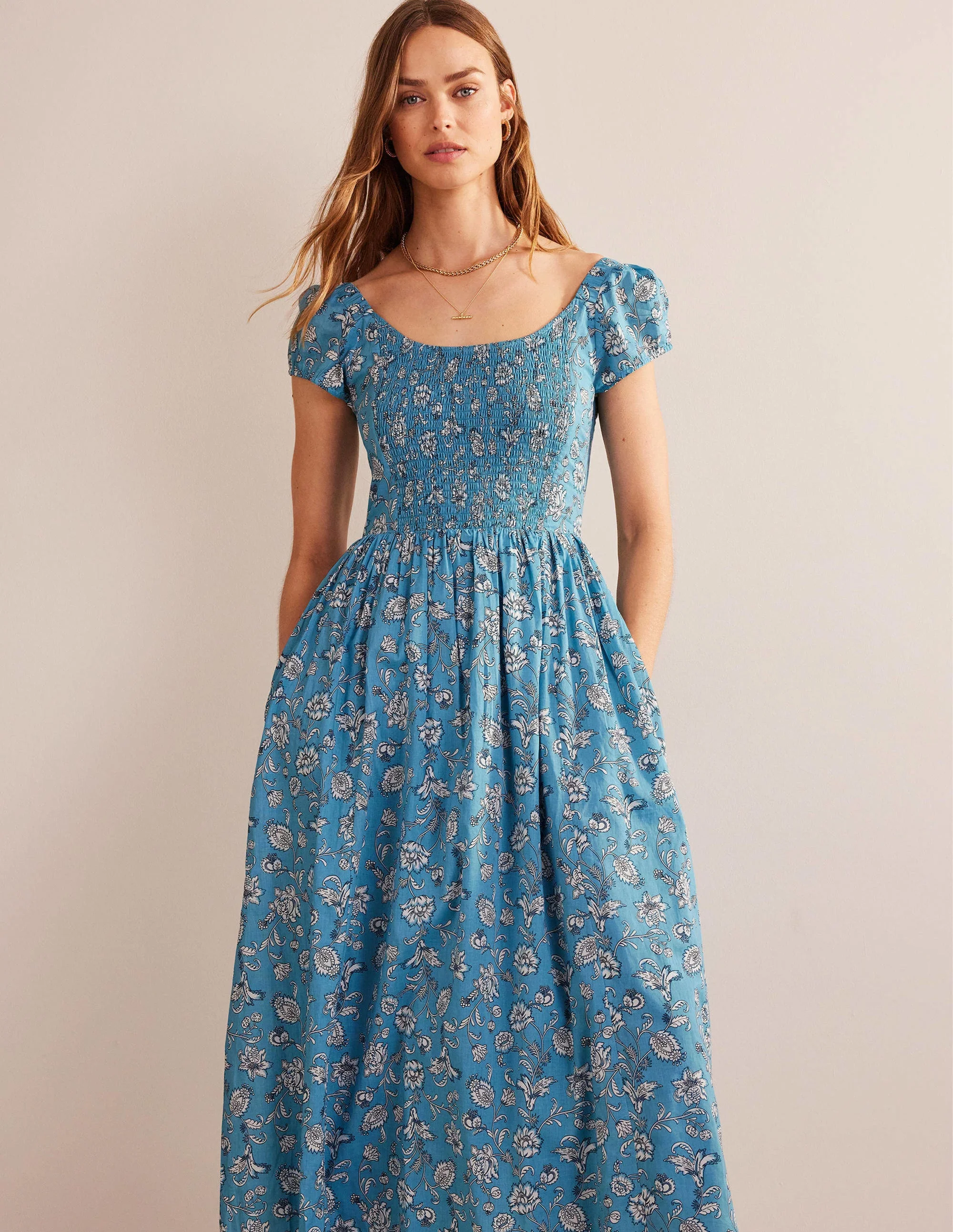 Kleid mit gesmoktem Rücken-Ritterspornblau, Herbstwiese - Image 4