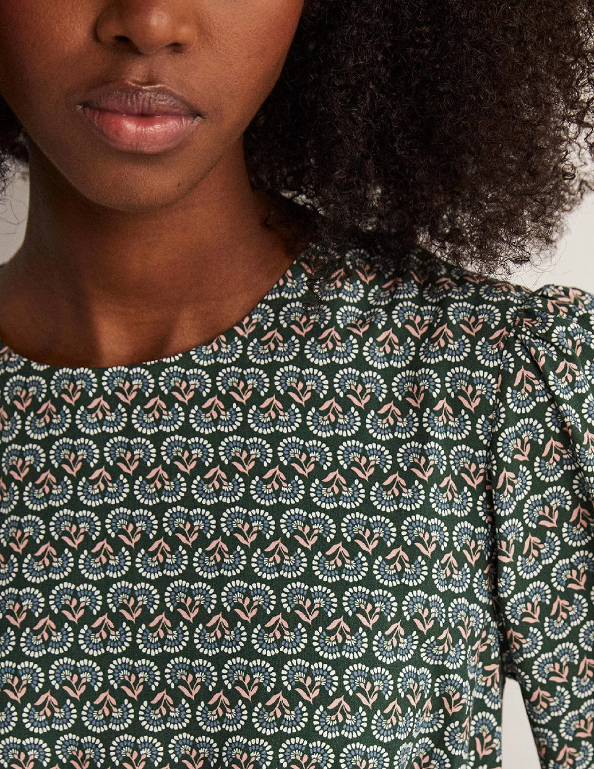 Kleid mit Rundhalsausschnitt-Jägergrün, Löwenzahnmuster - Image 2