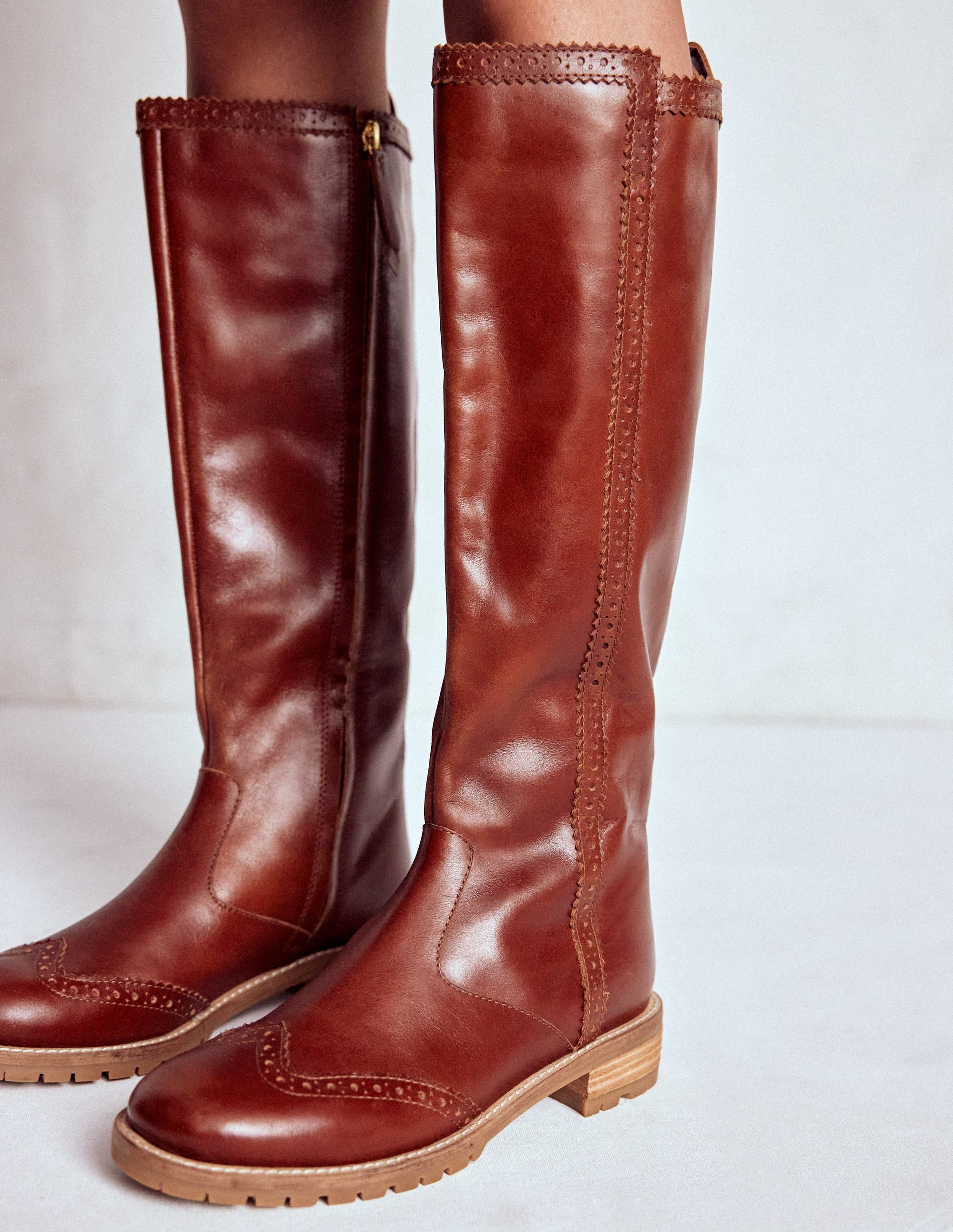 Kniehohe Stiefel mit Budapester-Details-Hellbraun - Image 3