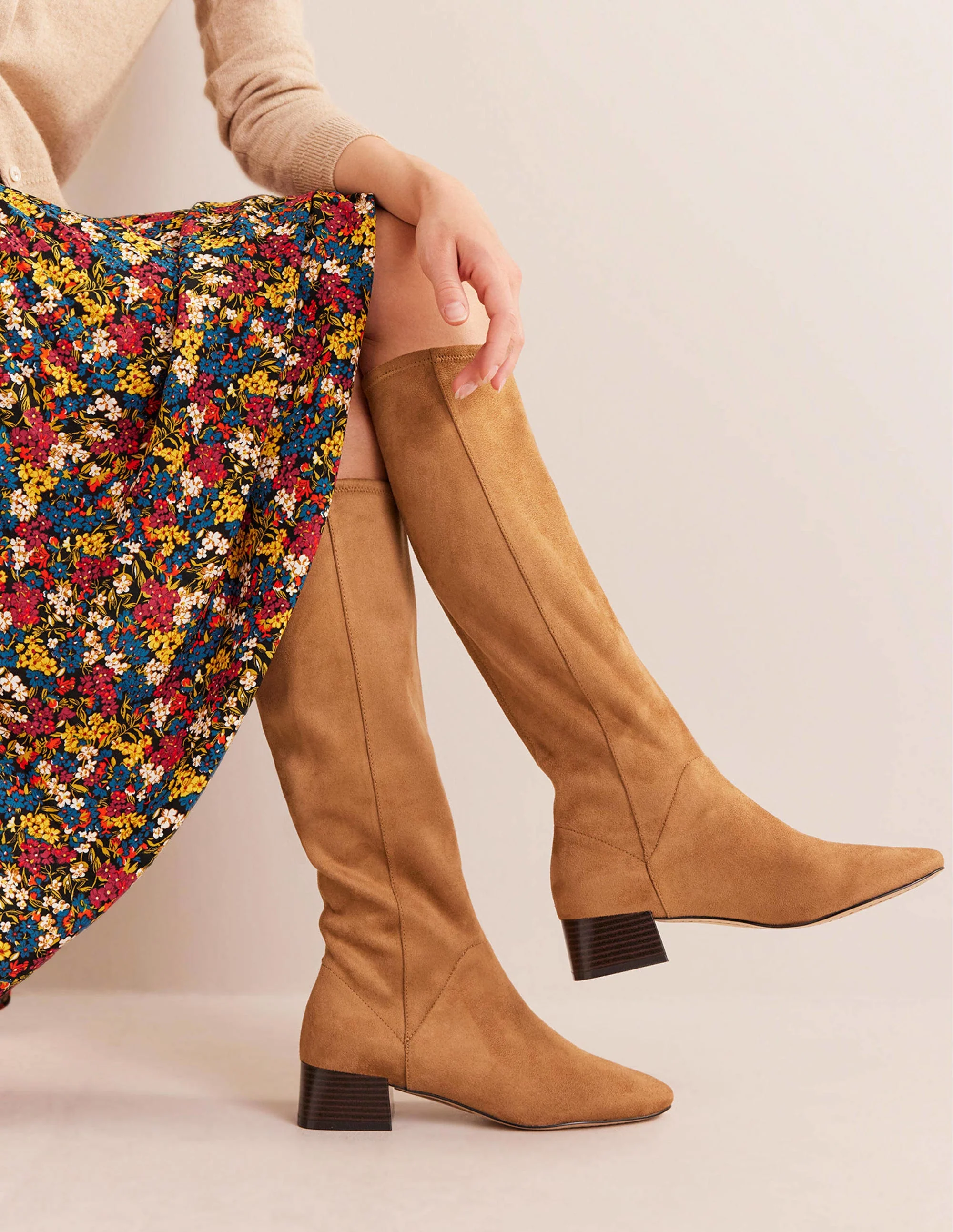 Kniehohe Stretchstiefel mit flacher Sohle-Eichel