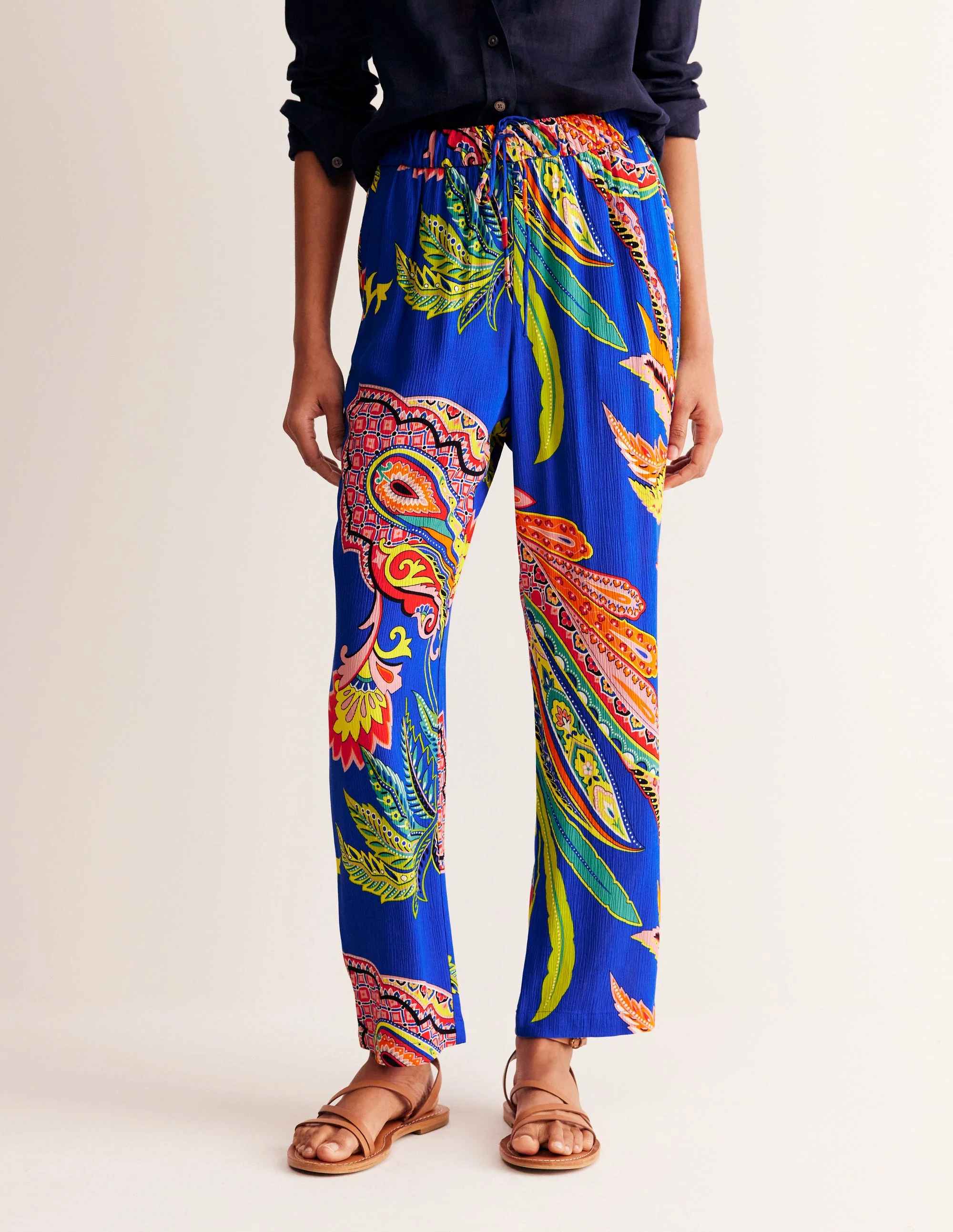 Knitterhose mit spitz zulaufendem Bein-Bunt, Malerisches Paisley - Image 4