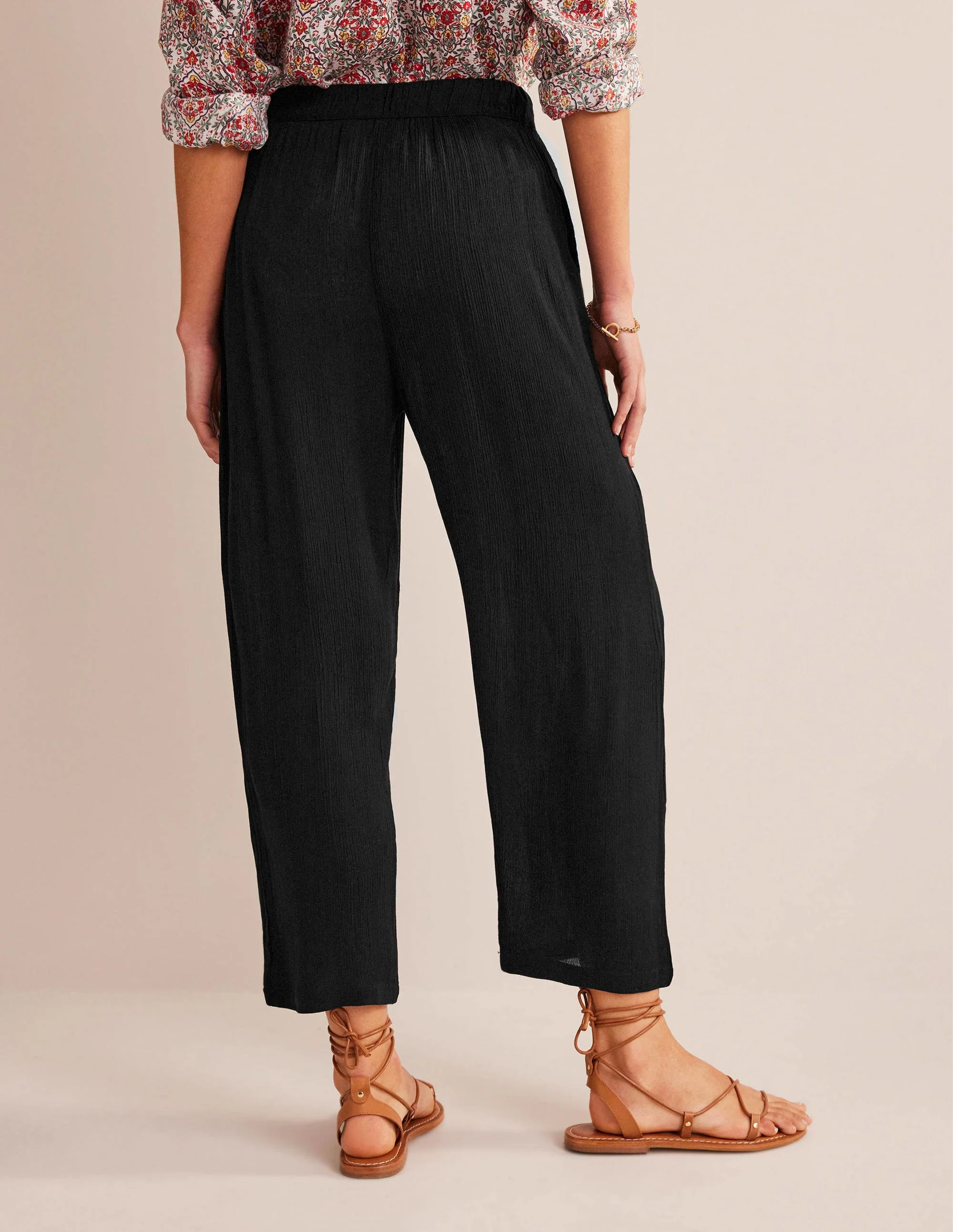 Knitterhose mit spitz zulaufendem Bein-Schwarz - Image 3
