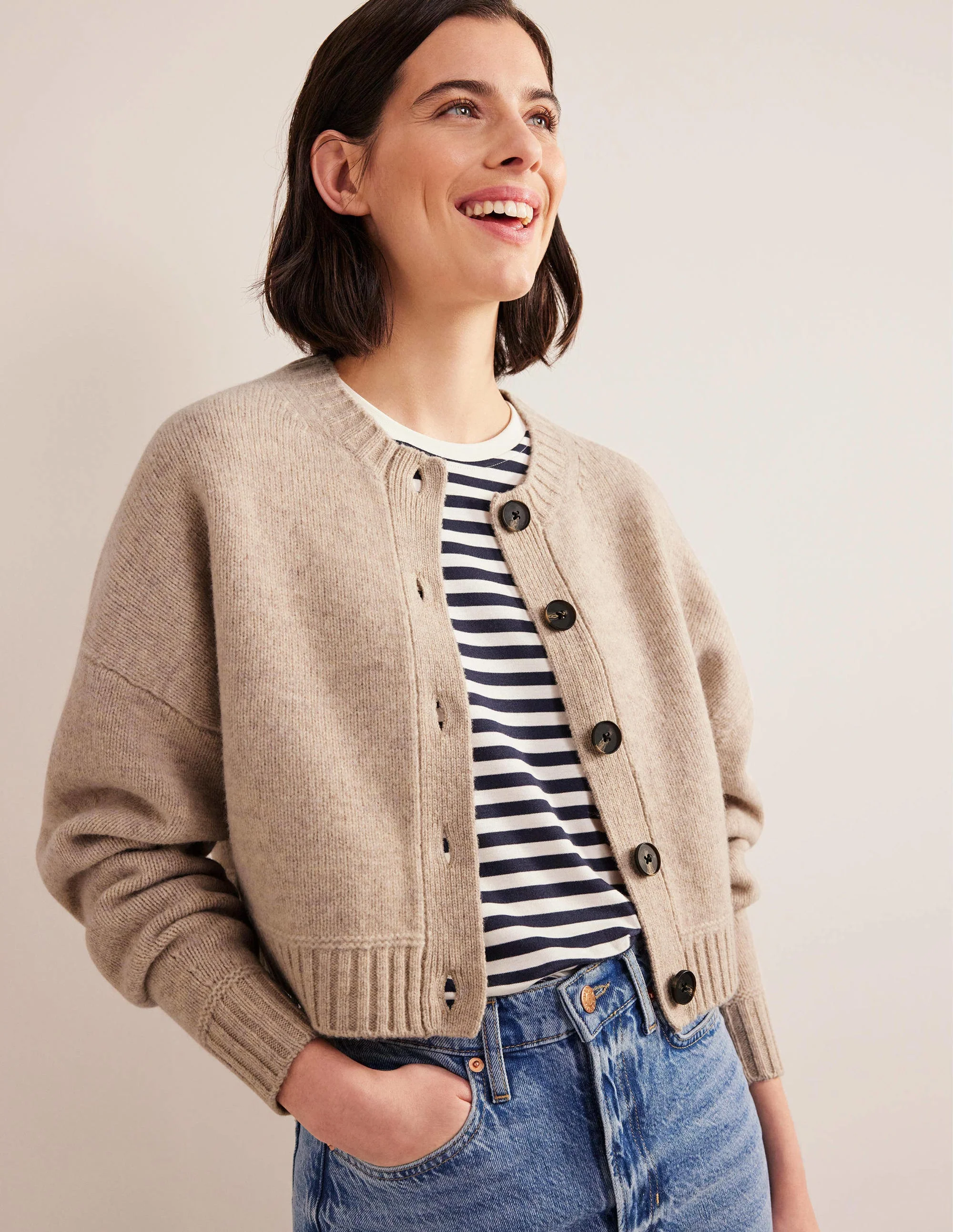 Kurz geschnittener Cardigan aus gebürsteter Wolle-Hellbeige Melange