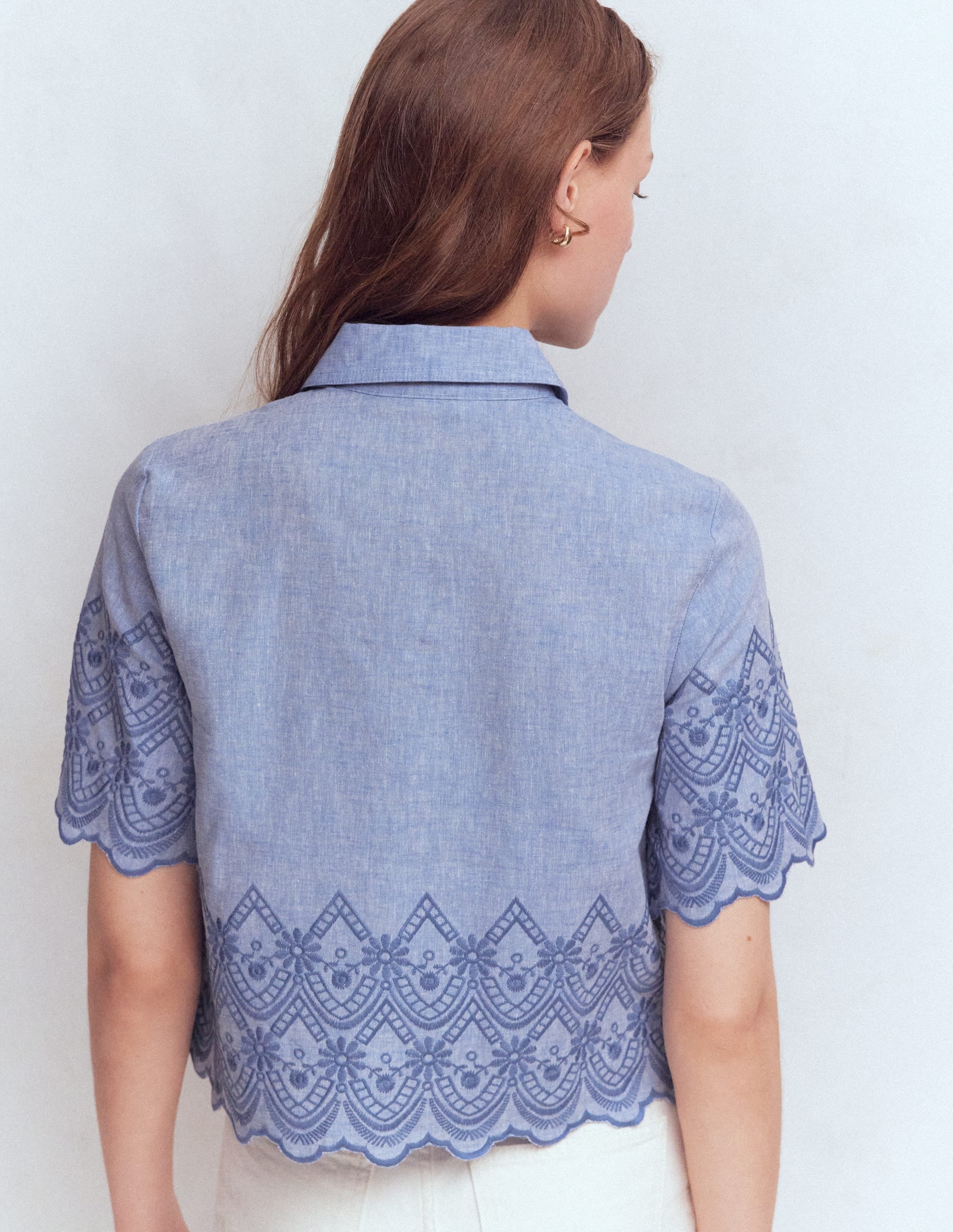 Kurzärmliges Hemd mit Lochstickerei-Blauer Faux-Uni - Image 3