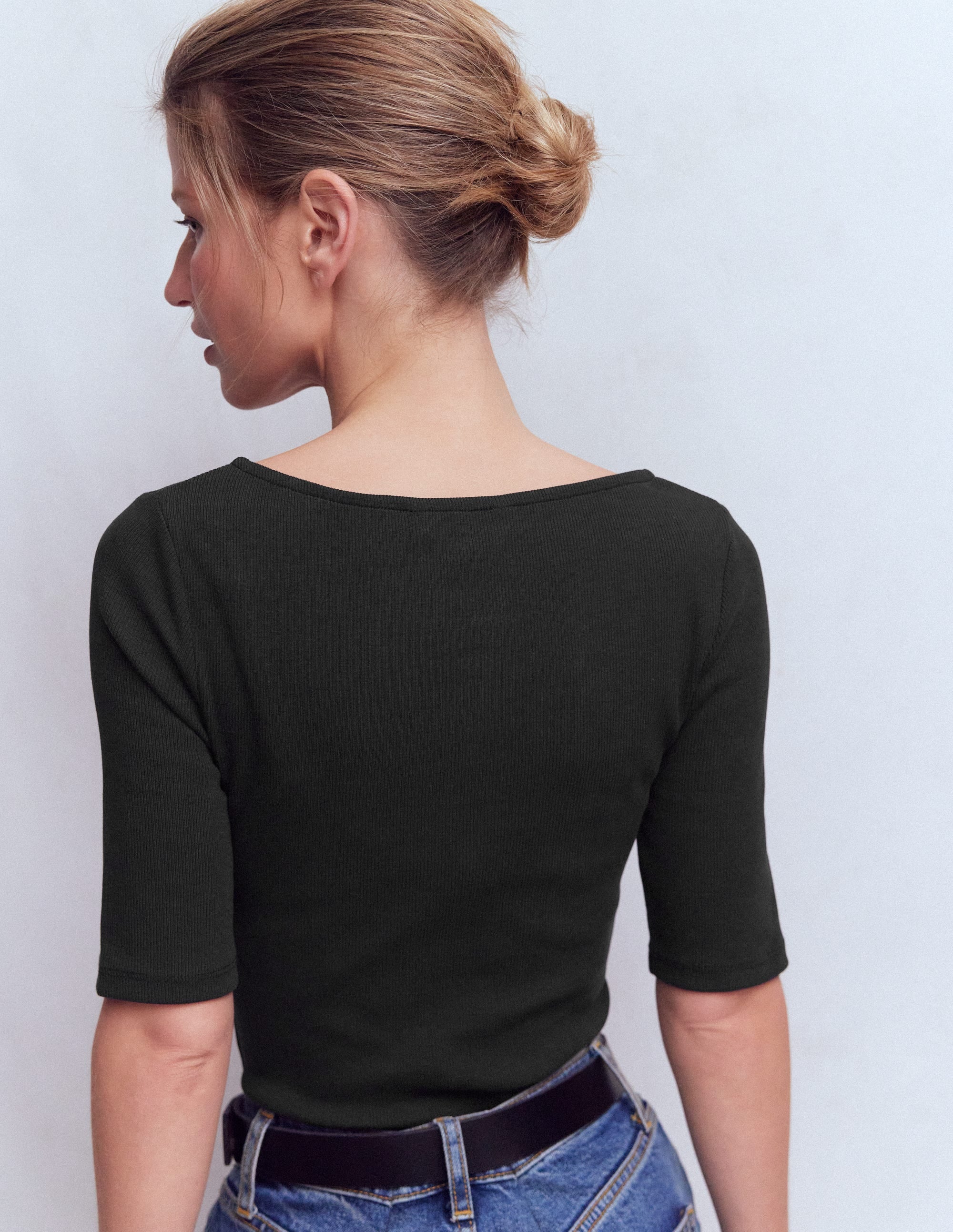 Kurzärmliges Henley-Shirt aus Rippstrick-Schwarz - Image 3