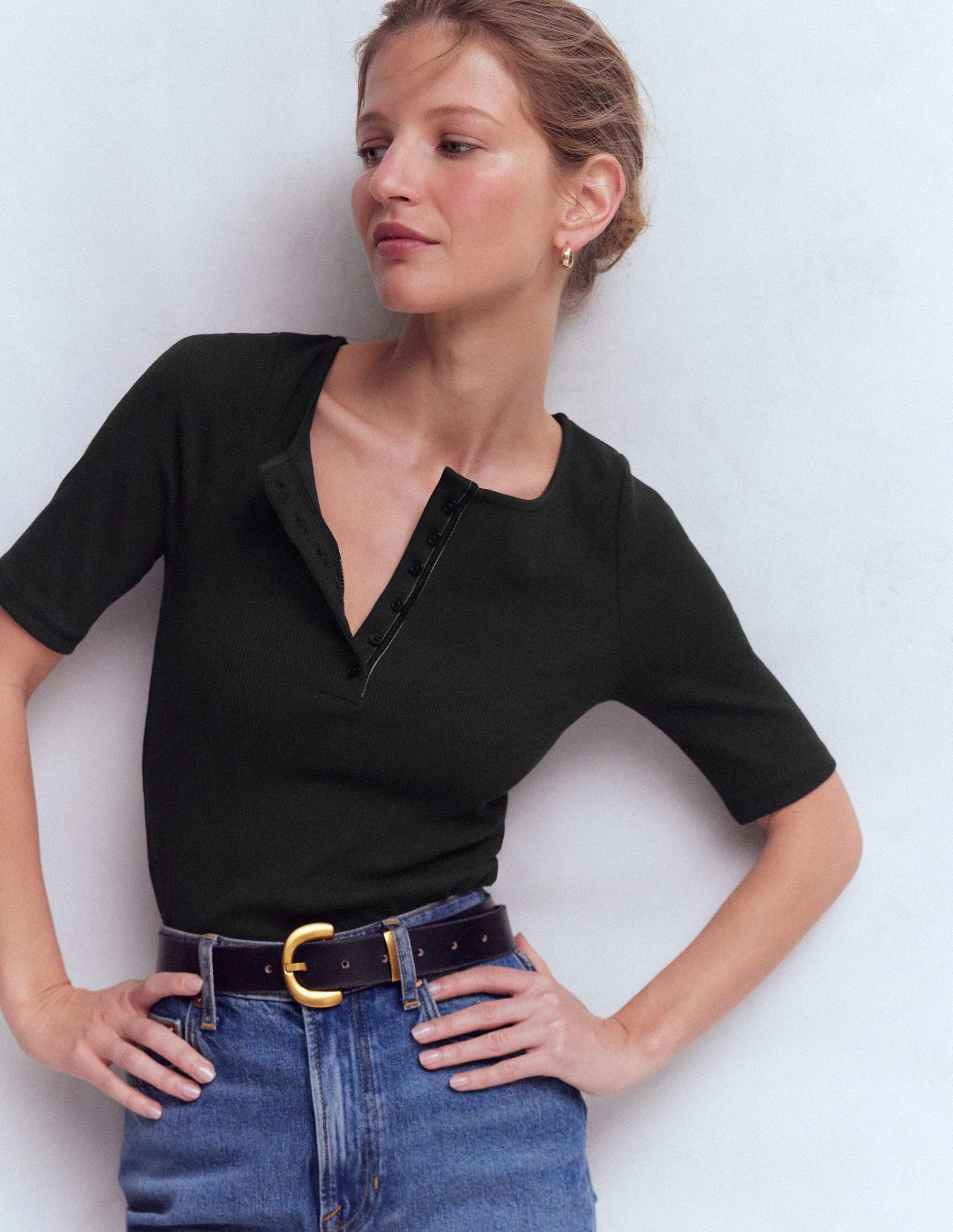 Kurzärmliges Henley-Shirt aus Rippstrick-Schwarz - Image 4