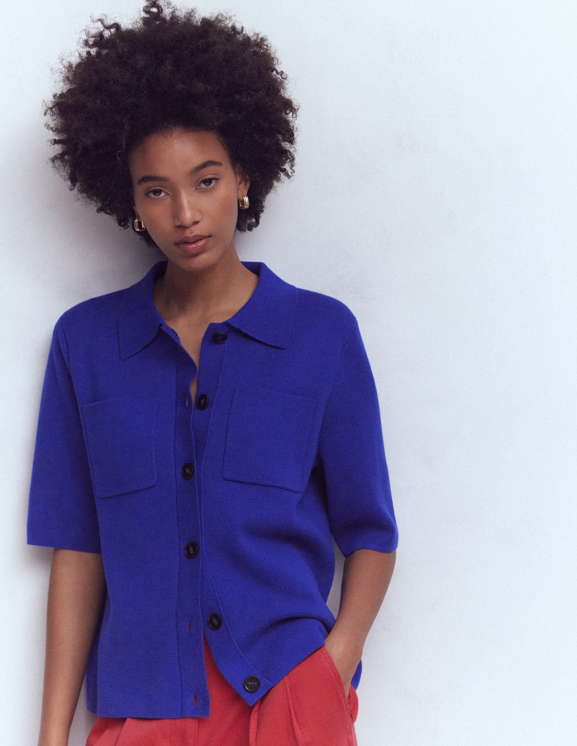 Kurzärmliges Strickhemd-Leuchtendes Blau