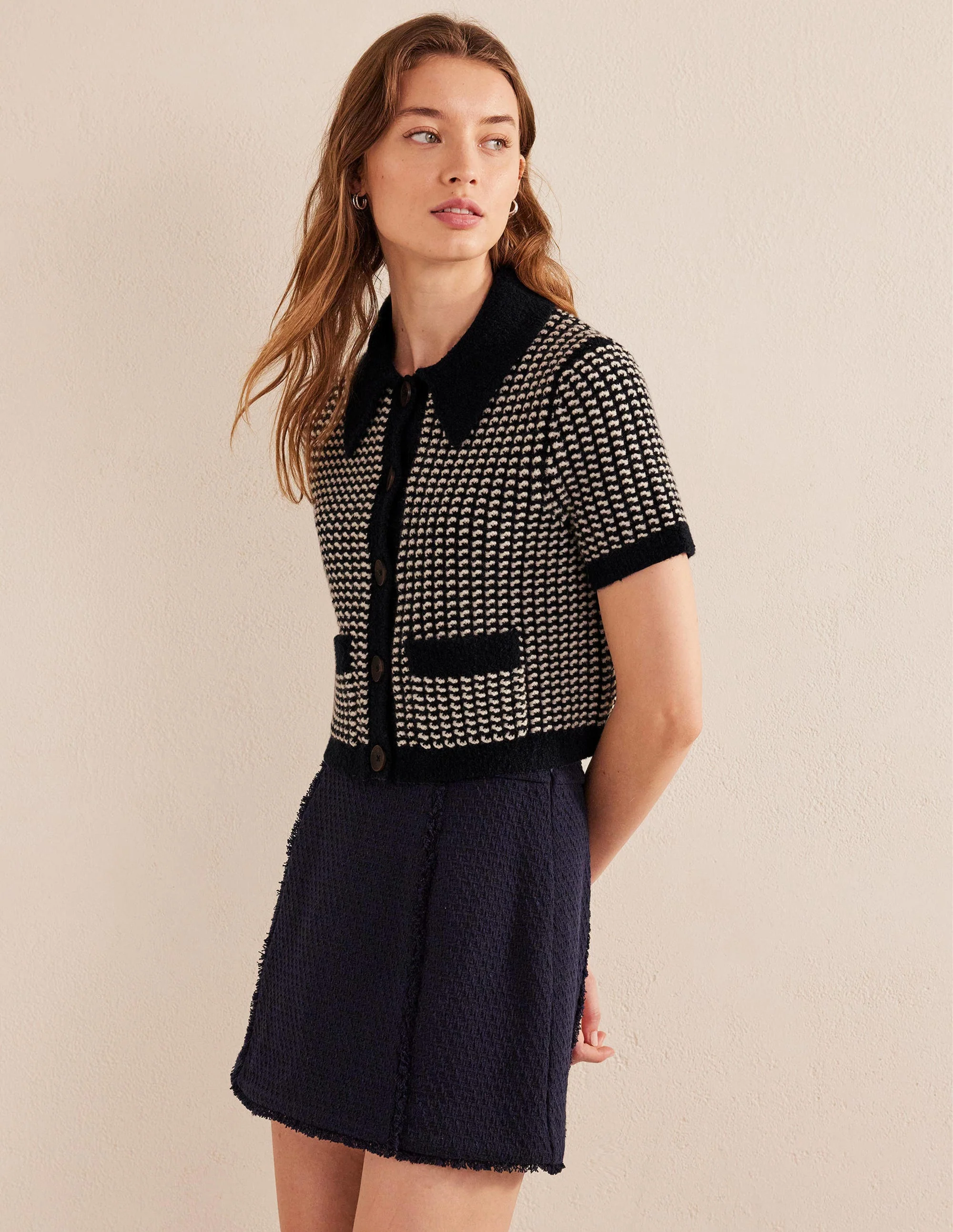 Kurzarm-Cardigan mit geometrischem Muster-Schwarz, Geometrisches Jacquardmuster