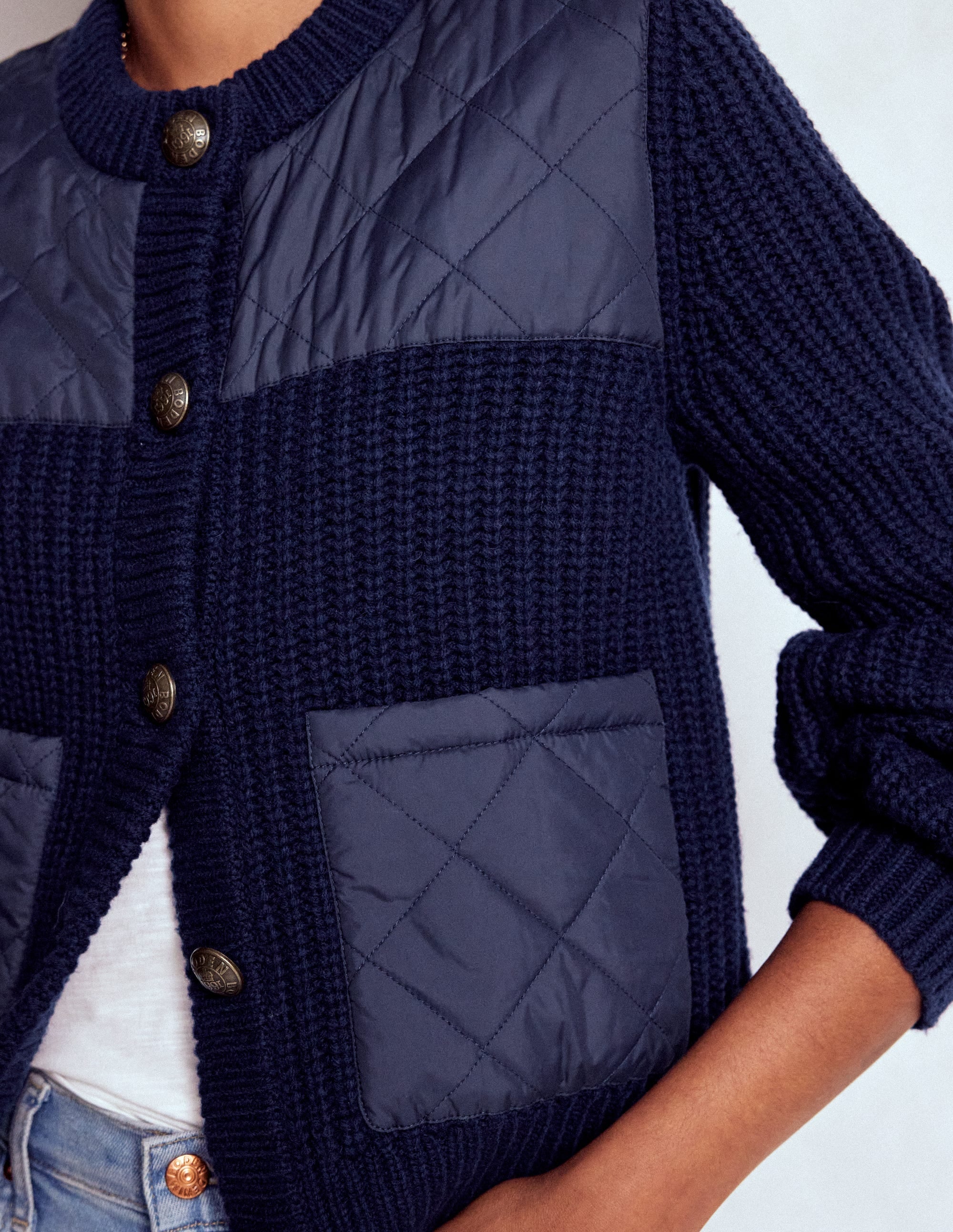 Kurze, gesteppte Strickjacke-Marineblau - Image 4