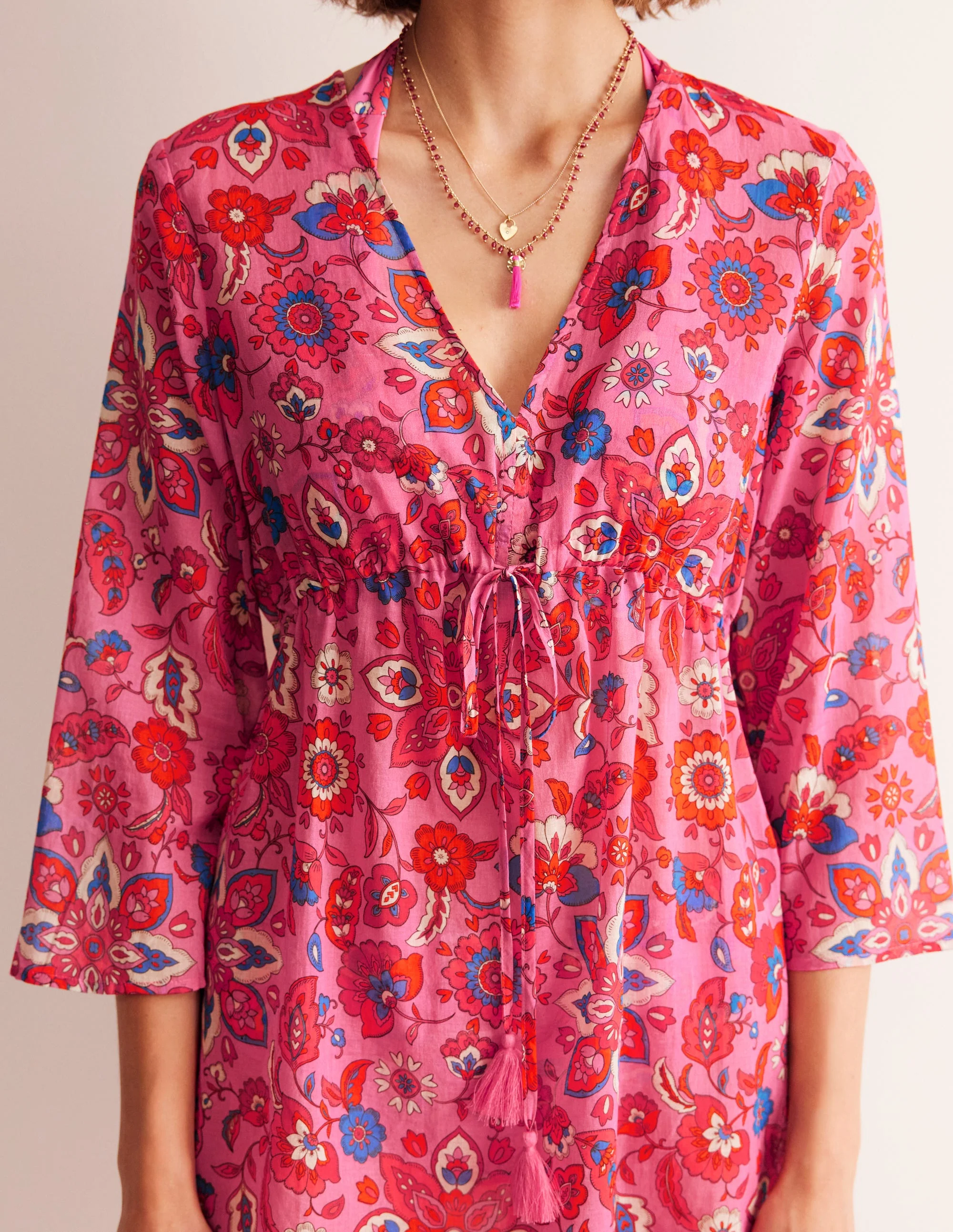 Kurzer Strandkaftan aus Baumwolle-Sangria Sunset Pink, Botanisch - Image 2
