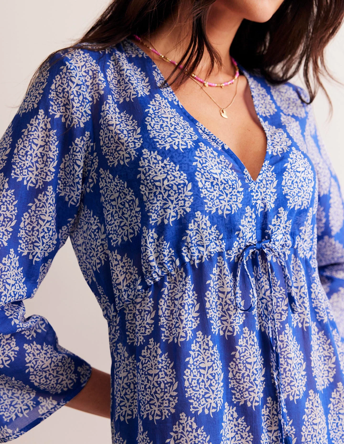 Kurzer Strandkaftan aus Baumwolle-Surf The Web, Blümchen-Paisley - Image 2