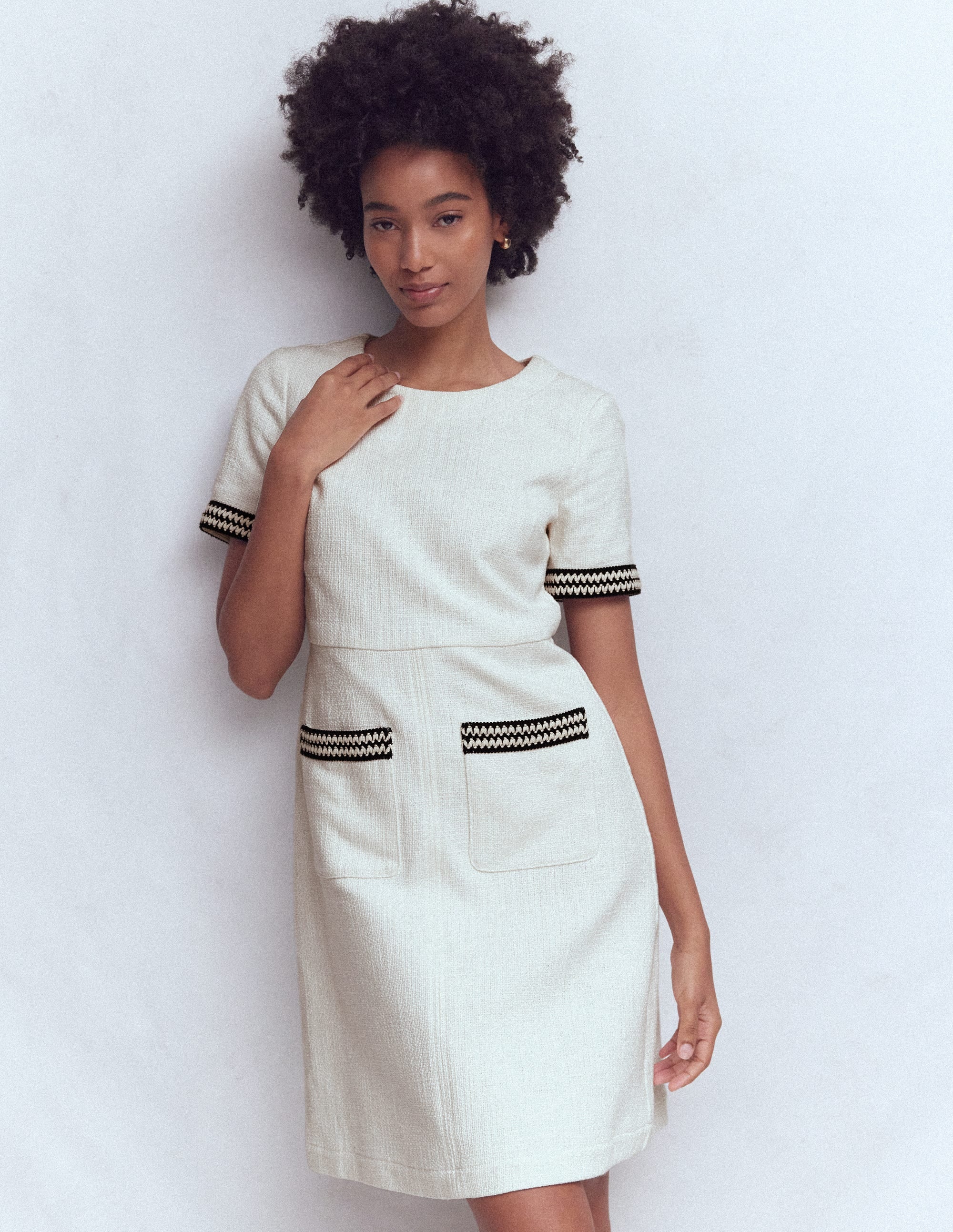 Kurzes Kleid in A-Linie mit Besätzen-Naturweiß - Image 5
