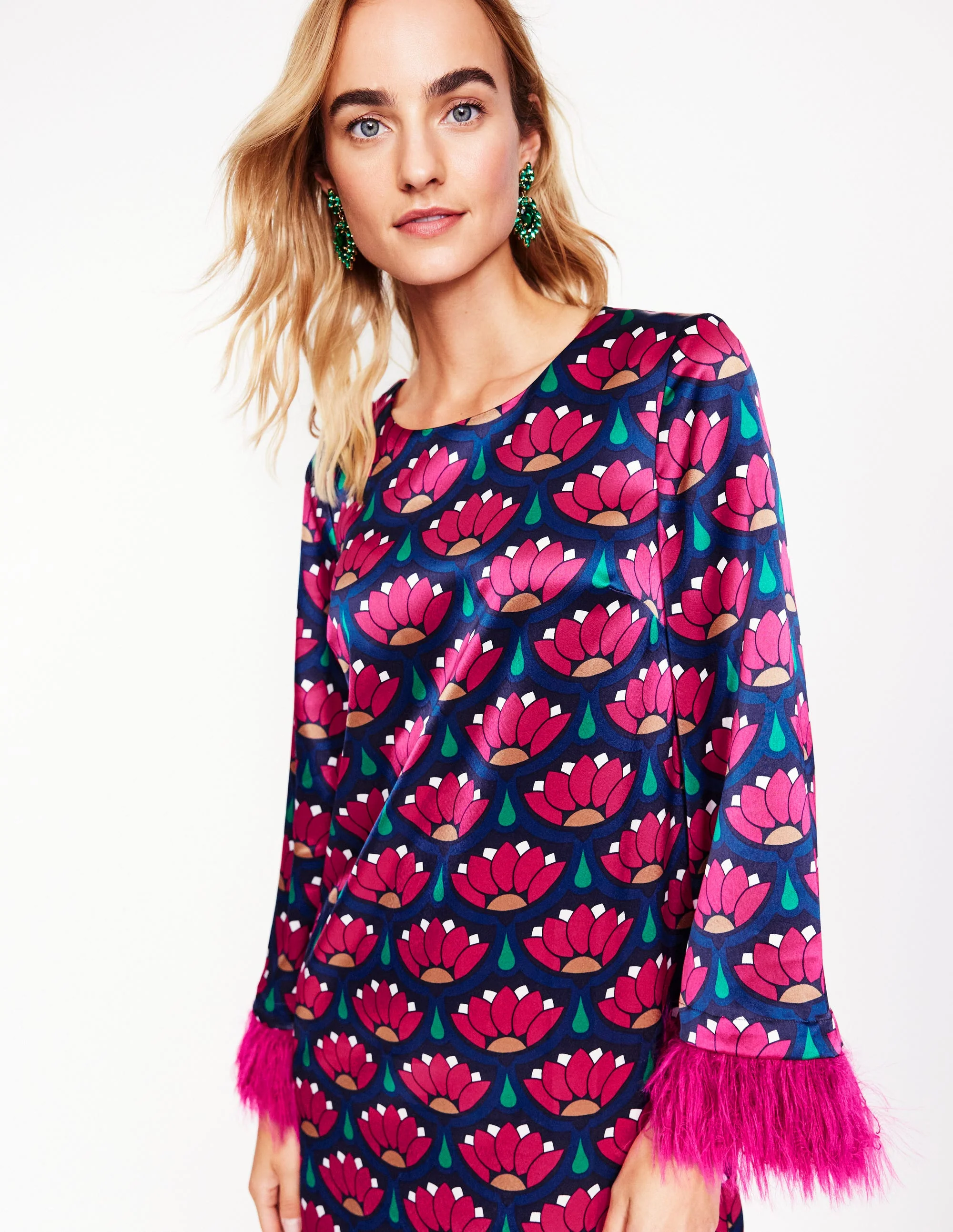 Kurzes Kleid mit Kunstfederbesatz-Leuchtendes Rosa, Lotus-Stempel - Image 3