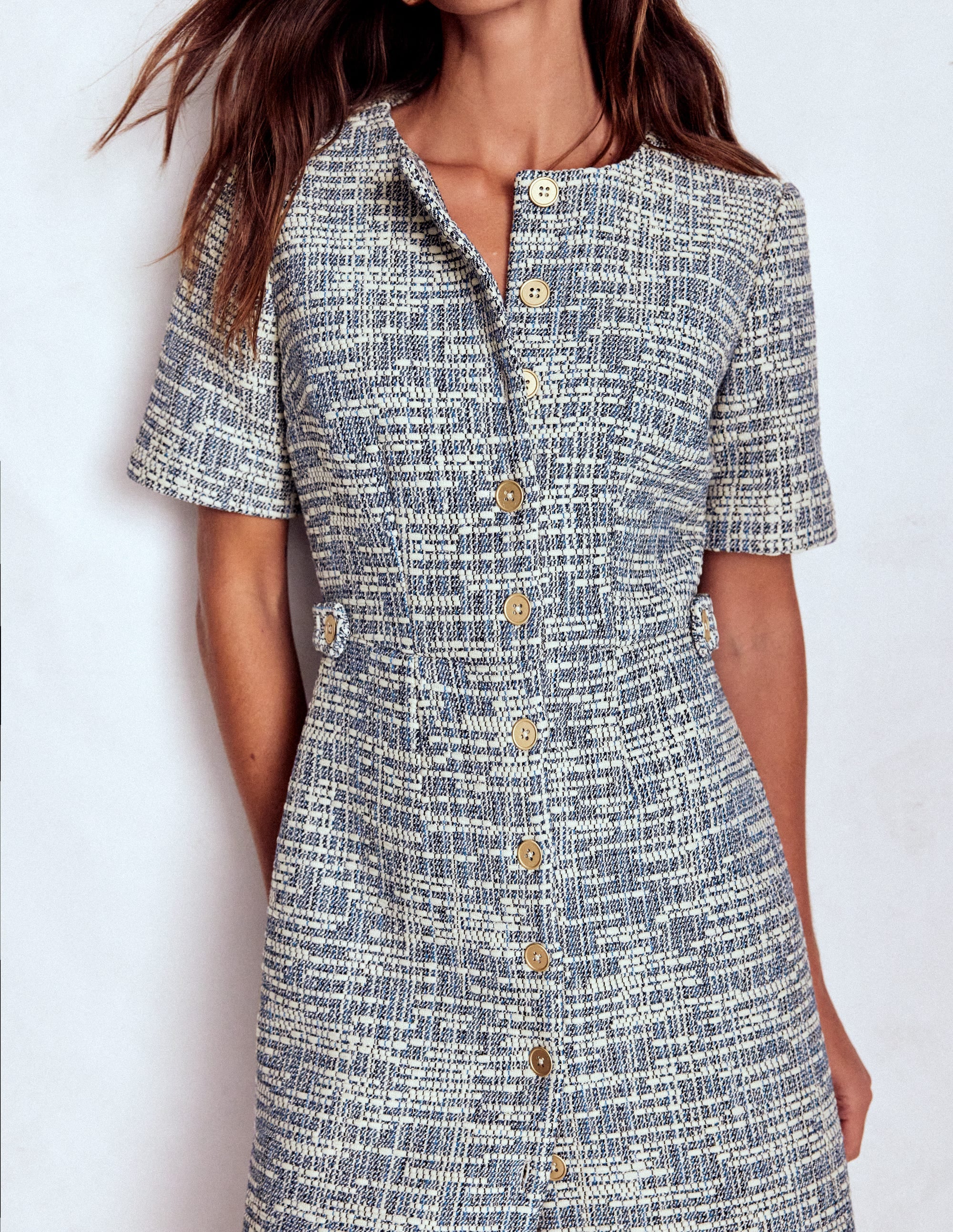 Kurzes, texturiertes Kleid mit Lasche-Blau und Weiß Texturiert - Image 2