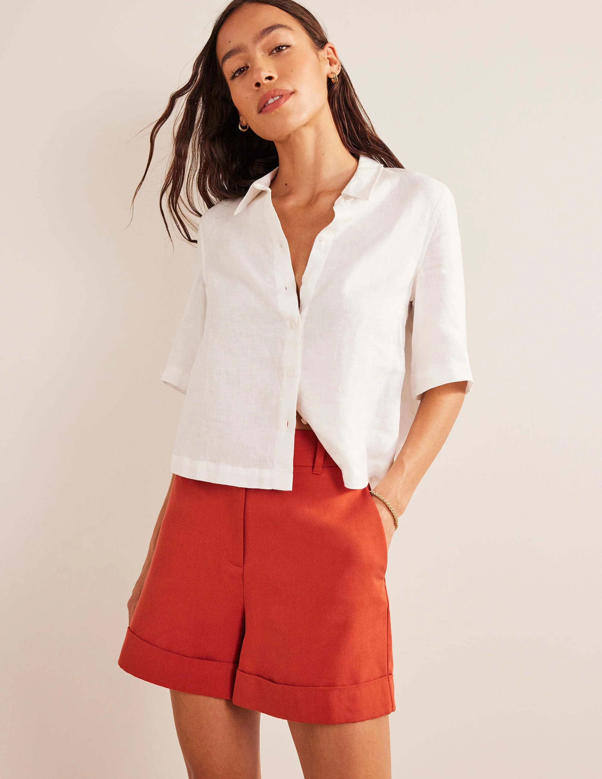Lässige Shorts mit Aufschlag-Tomatenrot