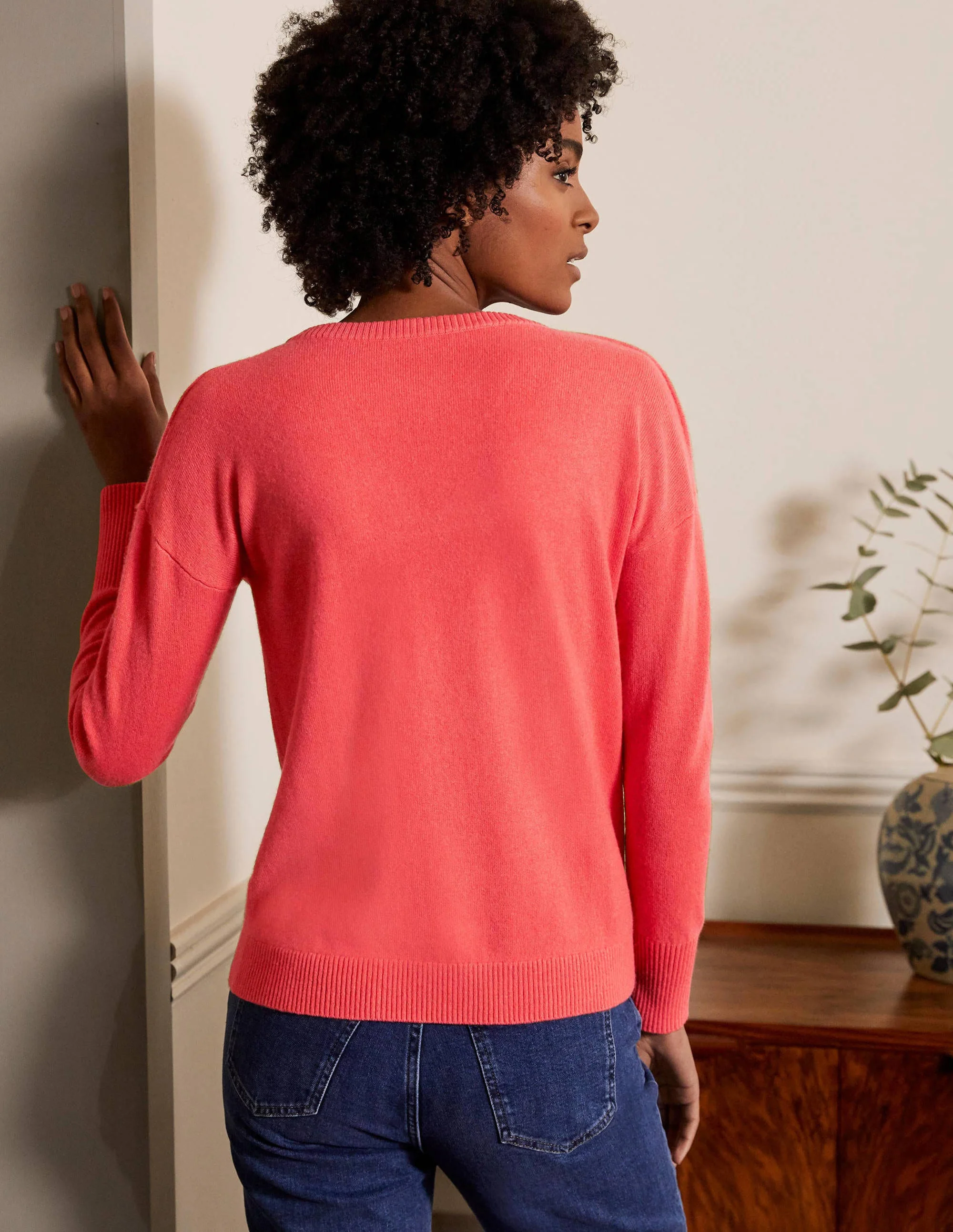 Lässiger Kaschmirpullover mit V-Ausschnitt-Koralle - Image 3
