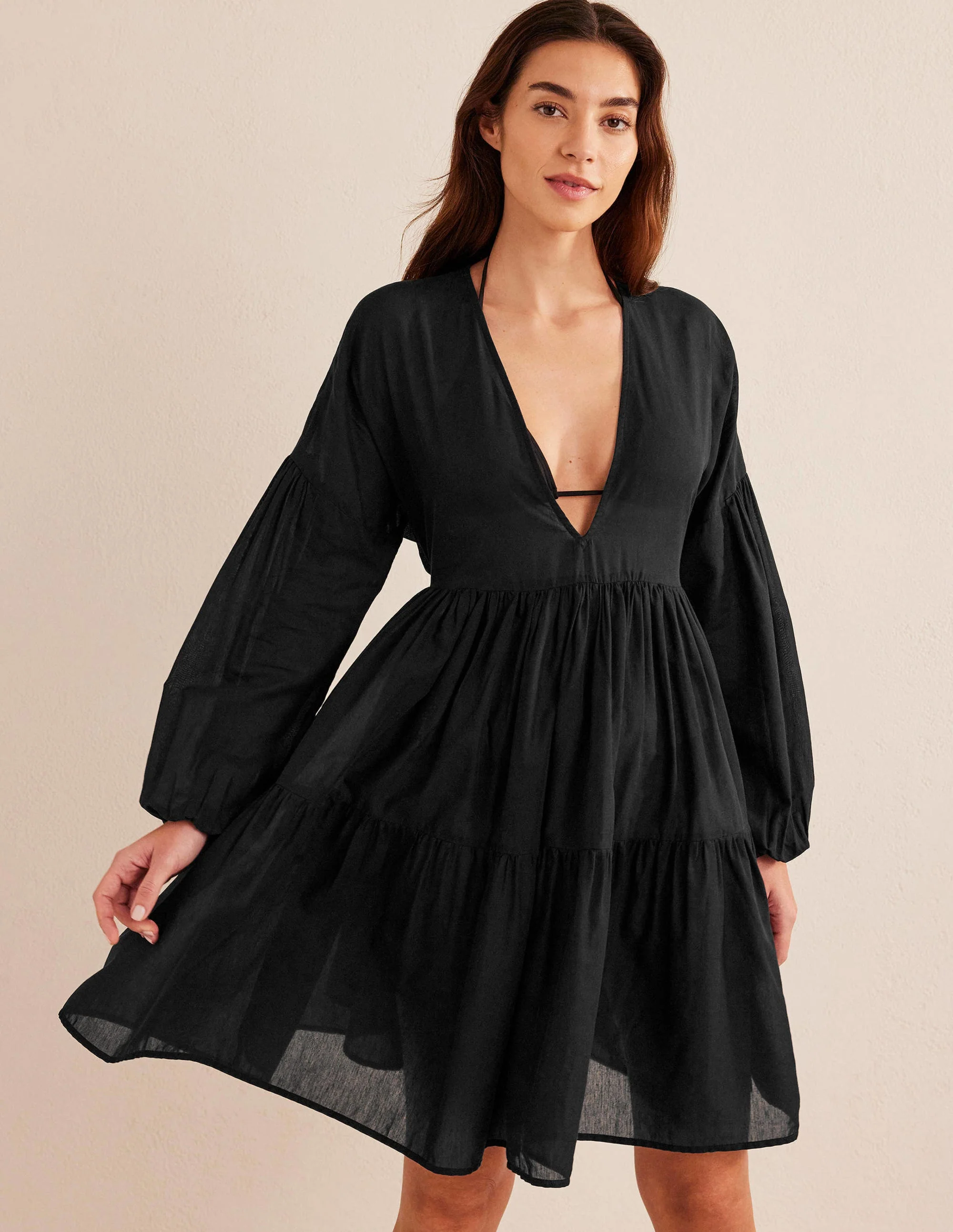 Lässiges Strandkleid mit Stufen-Schwarz
