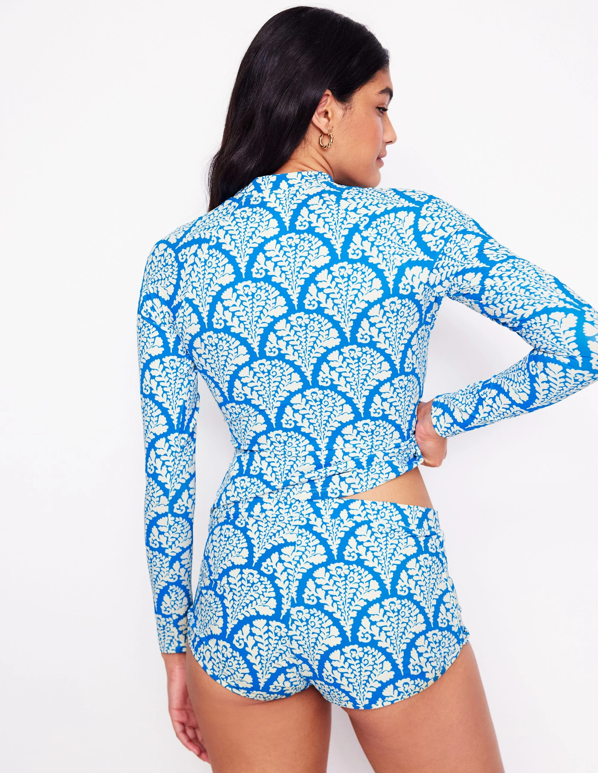 Langärmliges Badeshirt-Leuchtendes Blau, Blühend - Image 6
