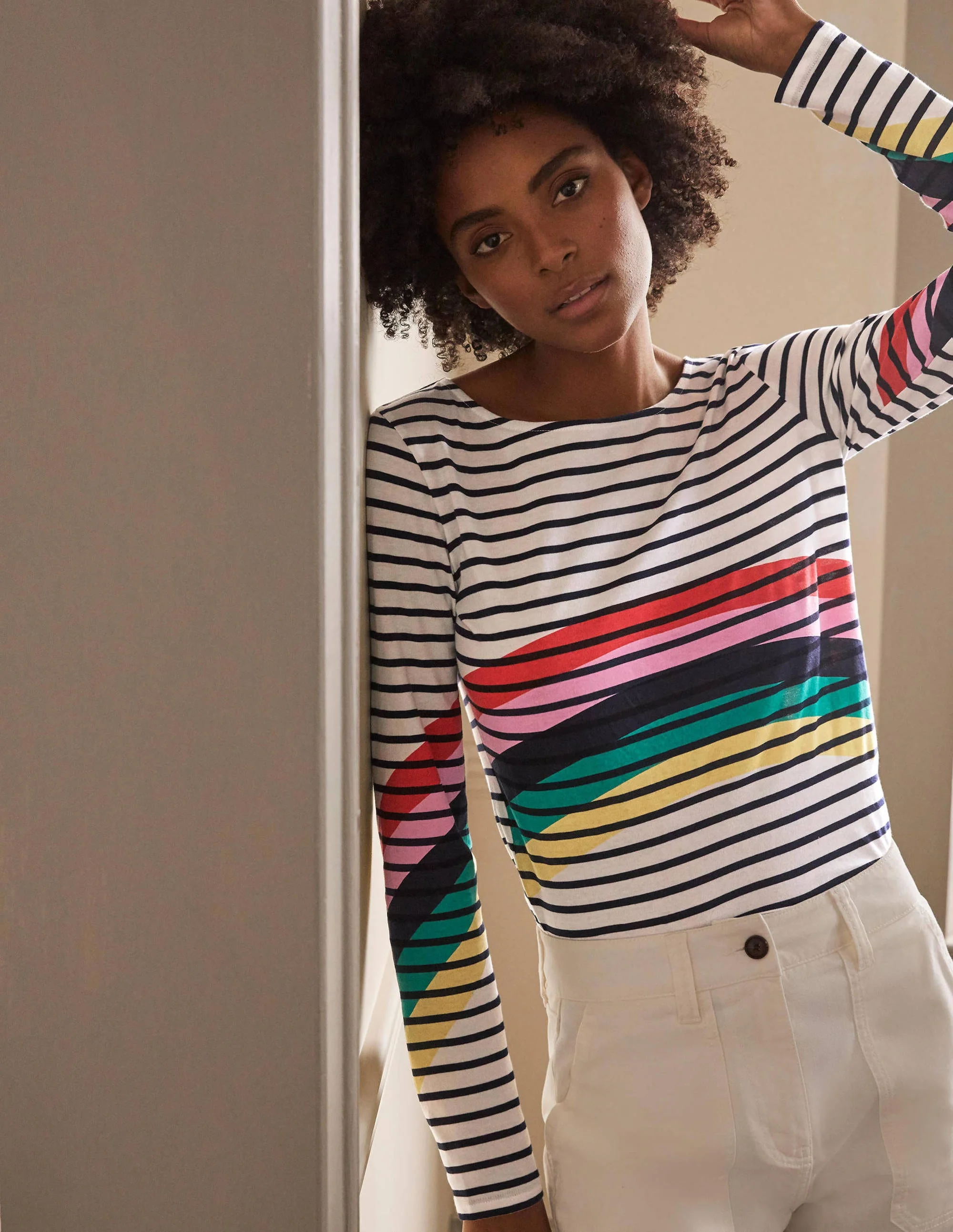 Langärmliges Bretonshirt-Regenbogen, Platzierte Bretonstreifen