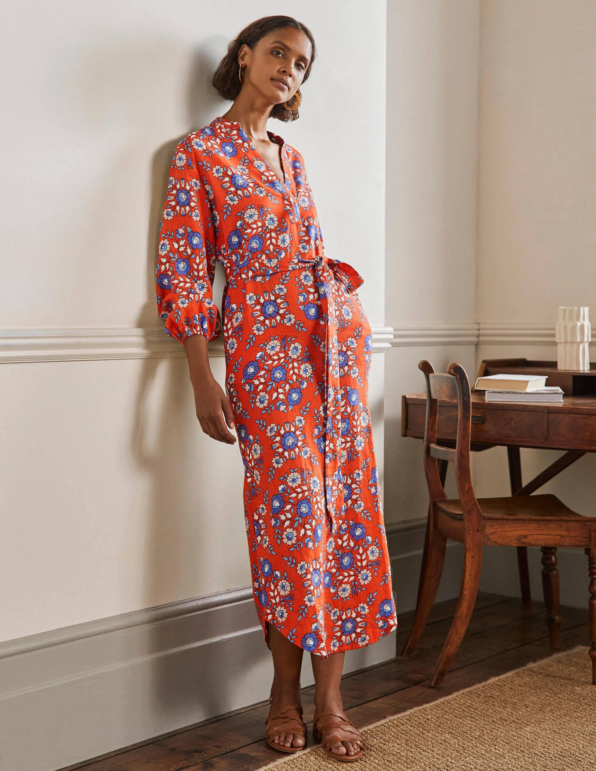 Langärmliges Maxikleid aus Leinen-Papayaorange, Wildblumenmuster