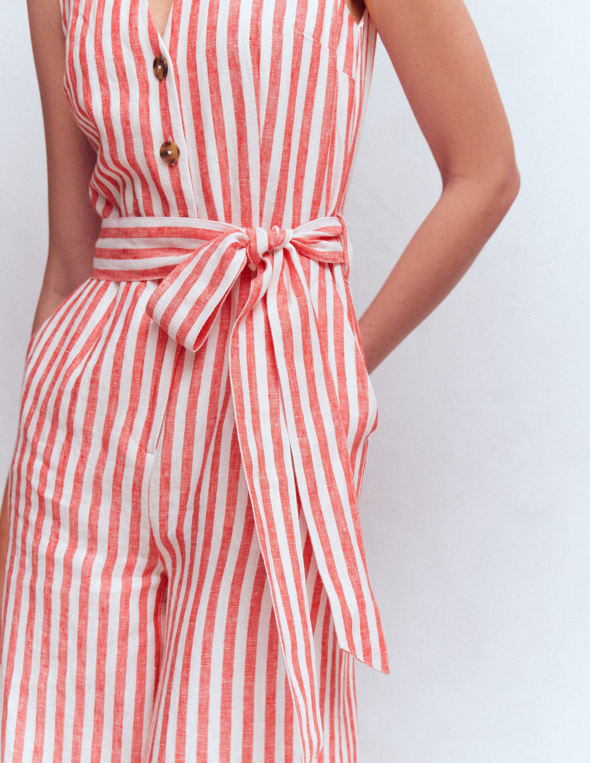 Laura Leinen-Jumpsuit mit V-Ausschnitt-Rot, Naturweiß gestreift - Image 2