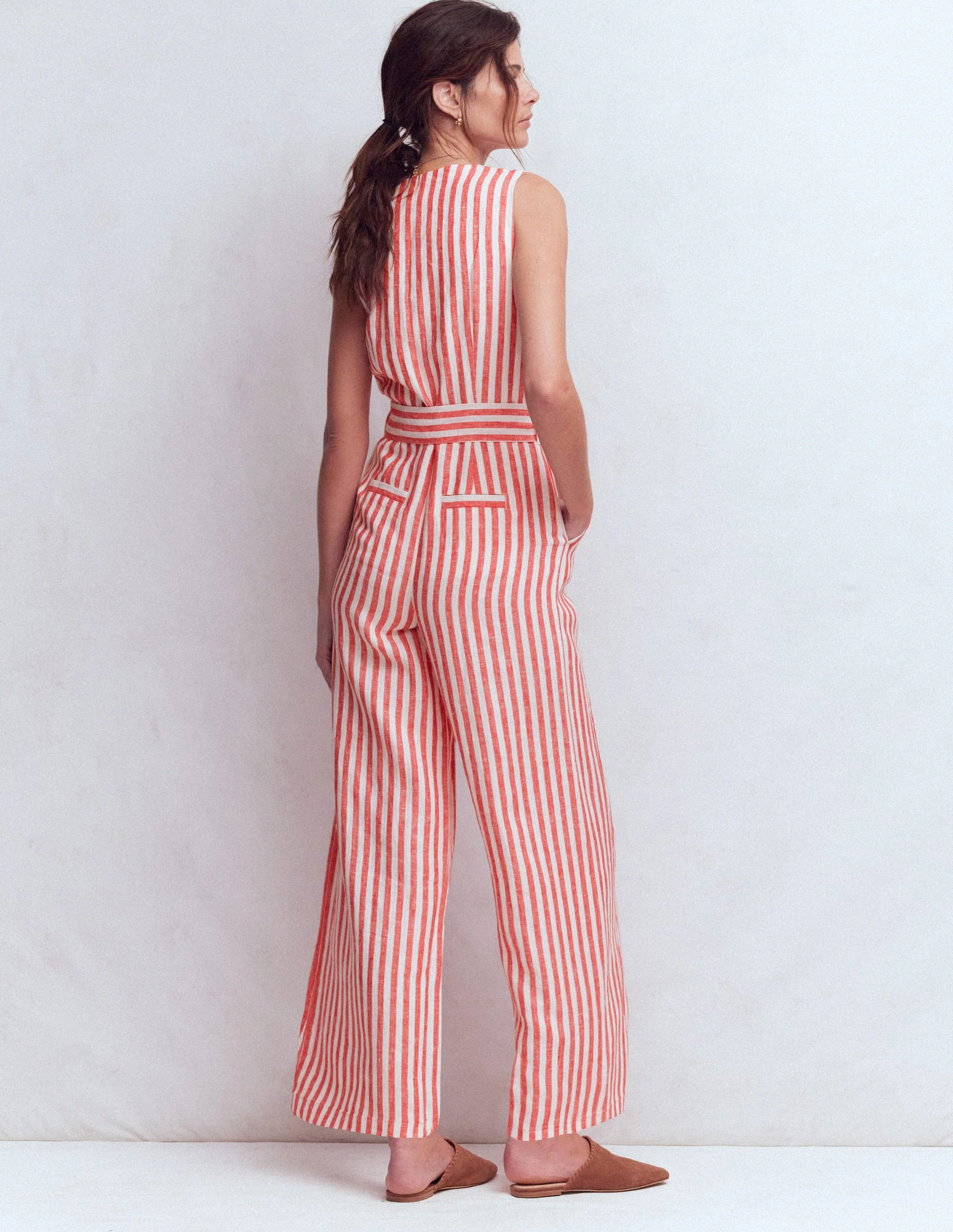 Laura Leinen-Jumpsuit mit V-Ausschnitt-Rot, Naturweiß gestreift - Image 3