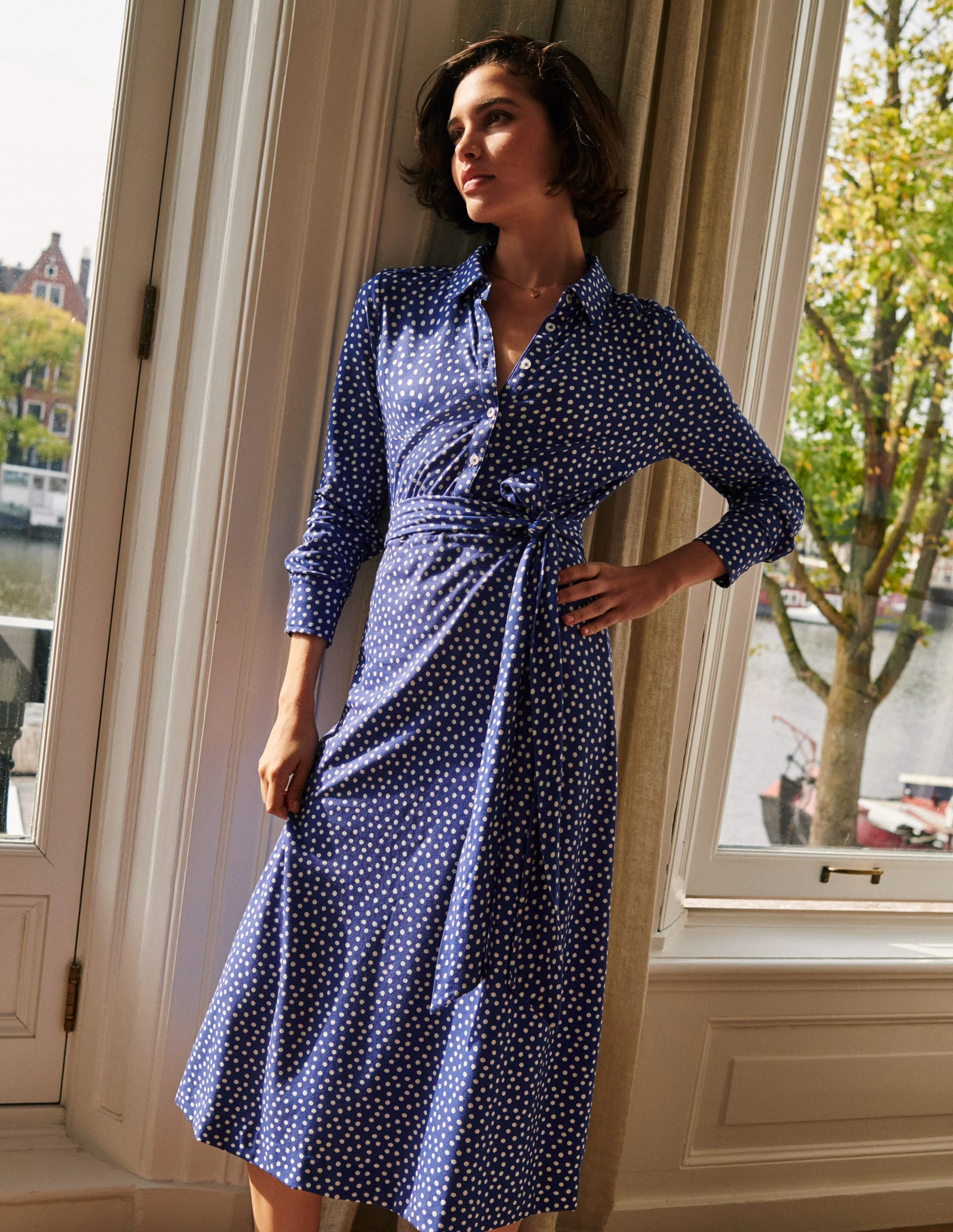 Laura Midi-Hemdblusenkleid aus Jersey-Surf The Web, Abstrakte Punkte - Image 5