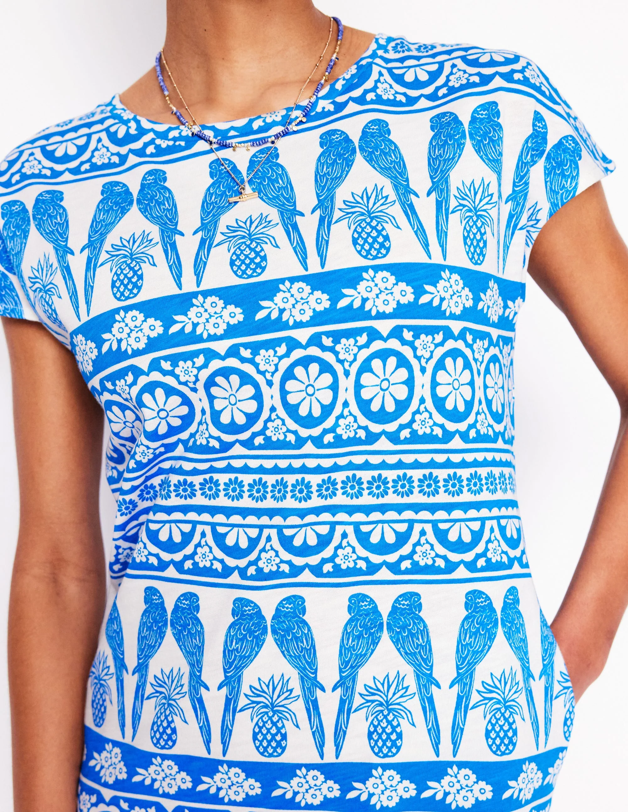 Leah T-Shirt-Kleid aus Jersey-Himmelblau, Tropische Ornamente - Image 2