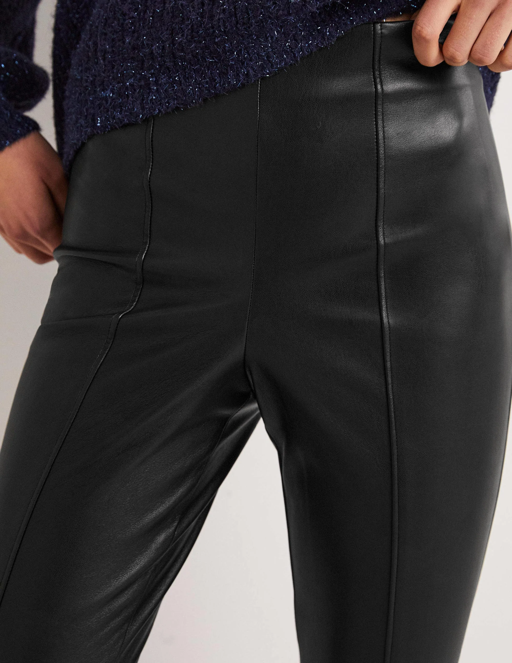 Leggings aus Kunstleder-Schwarz, Kunstleder - Image 2