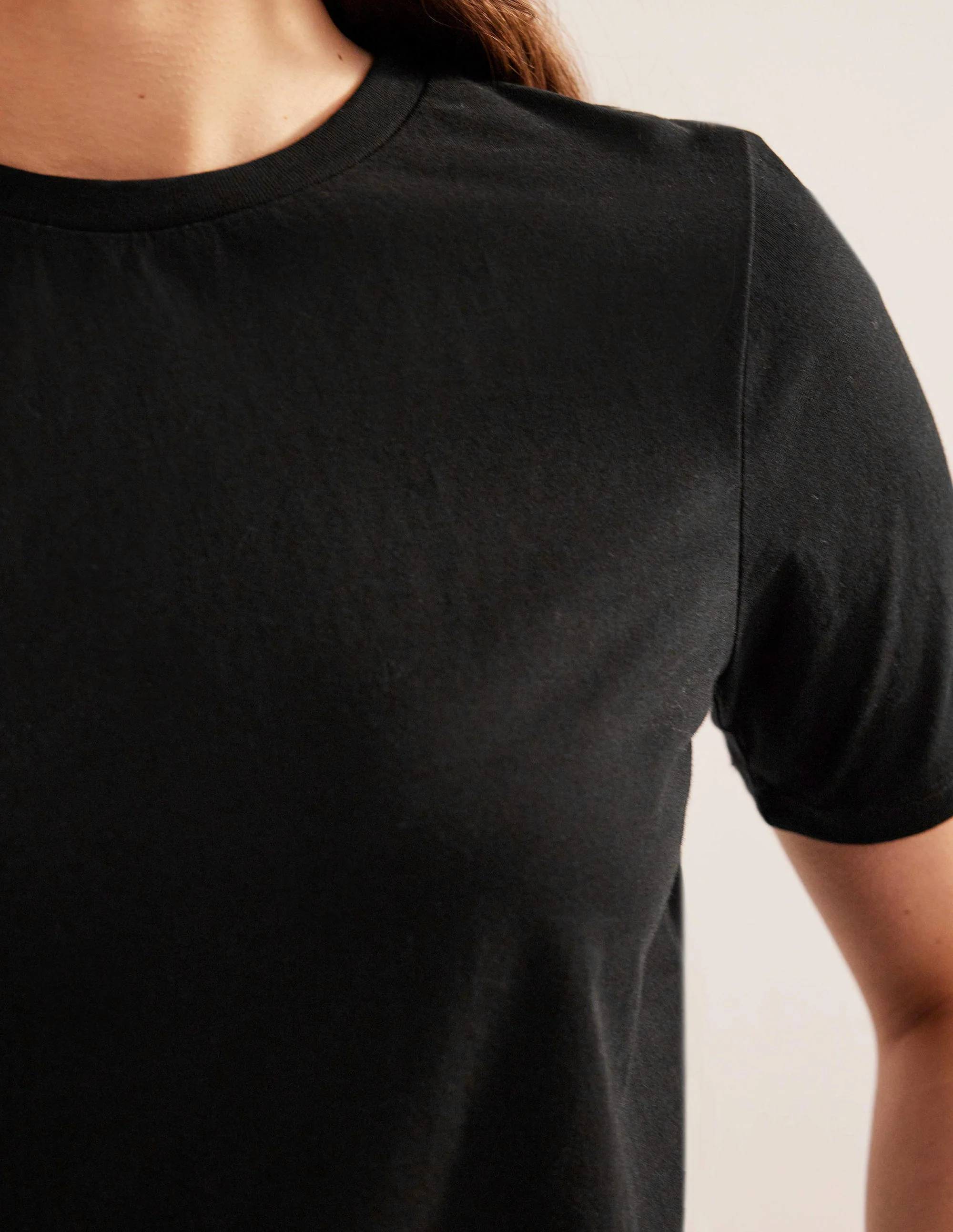 Leichtes Rundhals-T-Shirt-Schwarz - Image 2