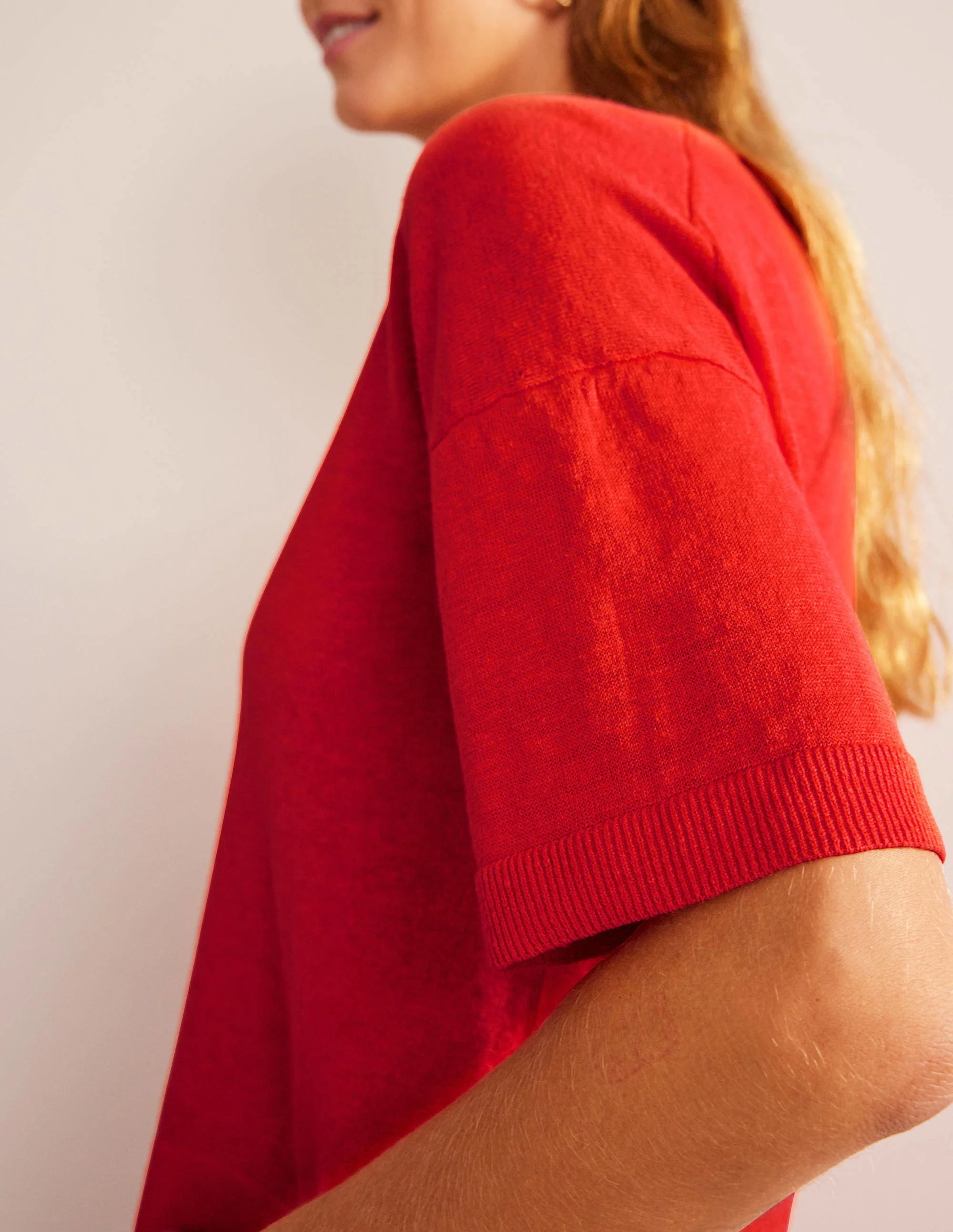 Leinen-T-Shirt mit überschnittener Schulter-Blutorange - Image 2