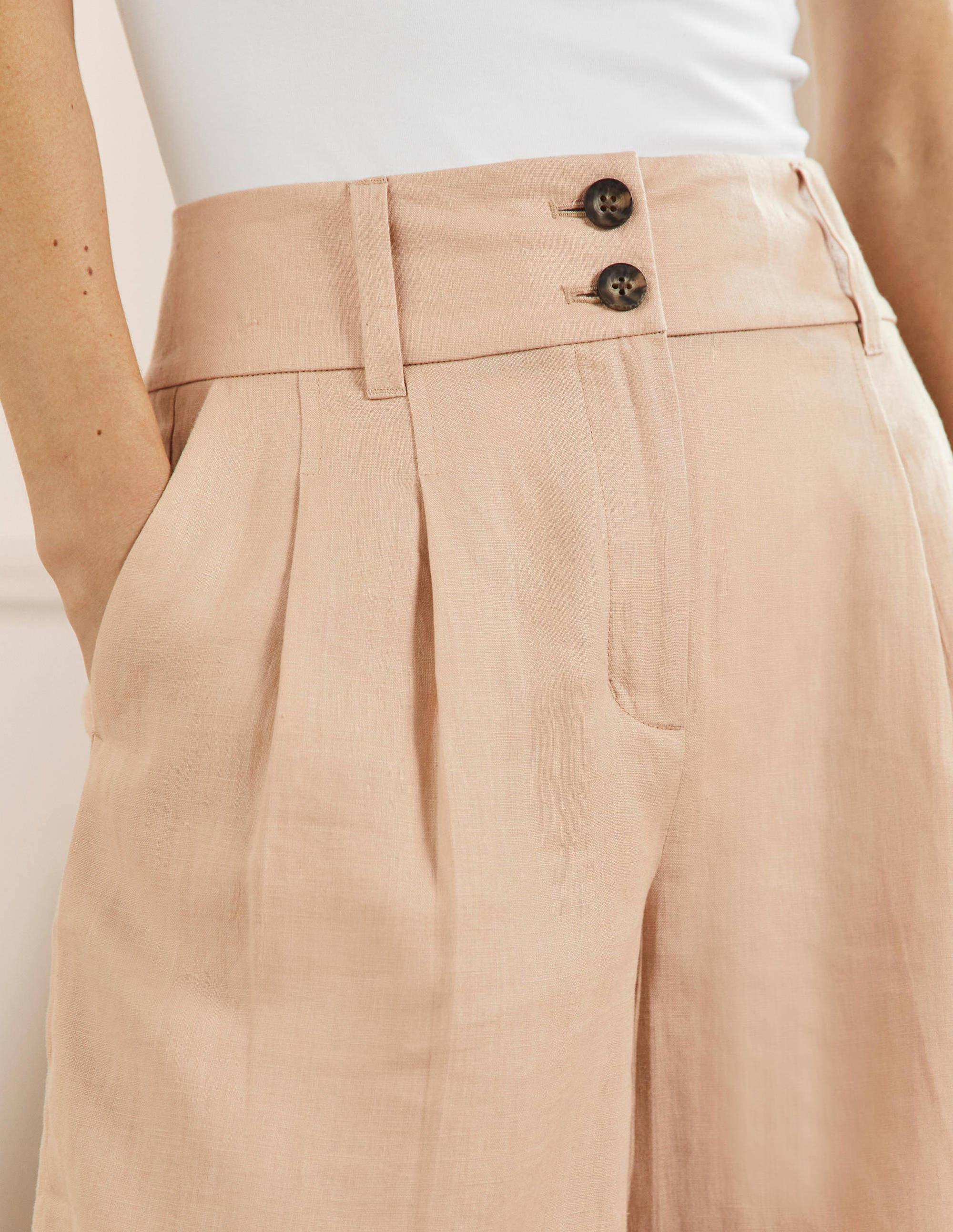 Leinenshorts mit Plisseefalten-Beige - Image 2