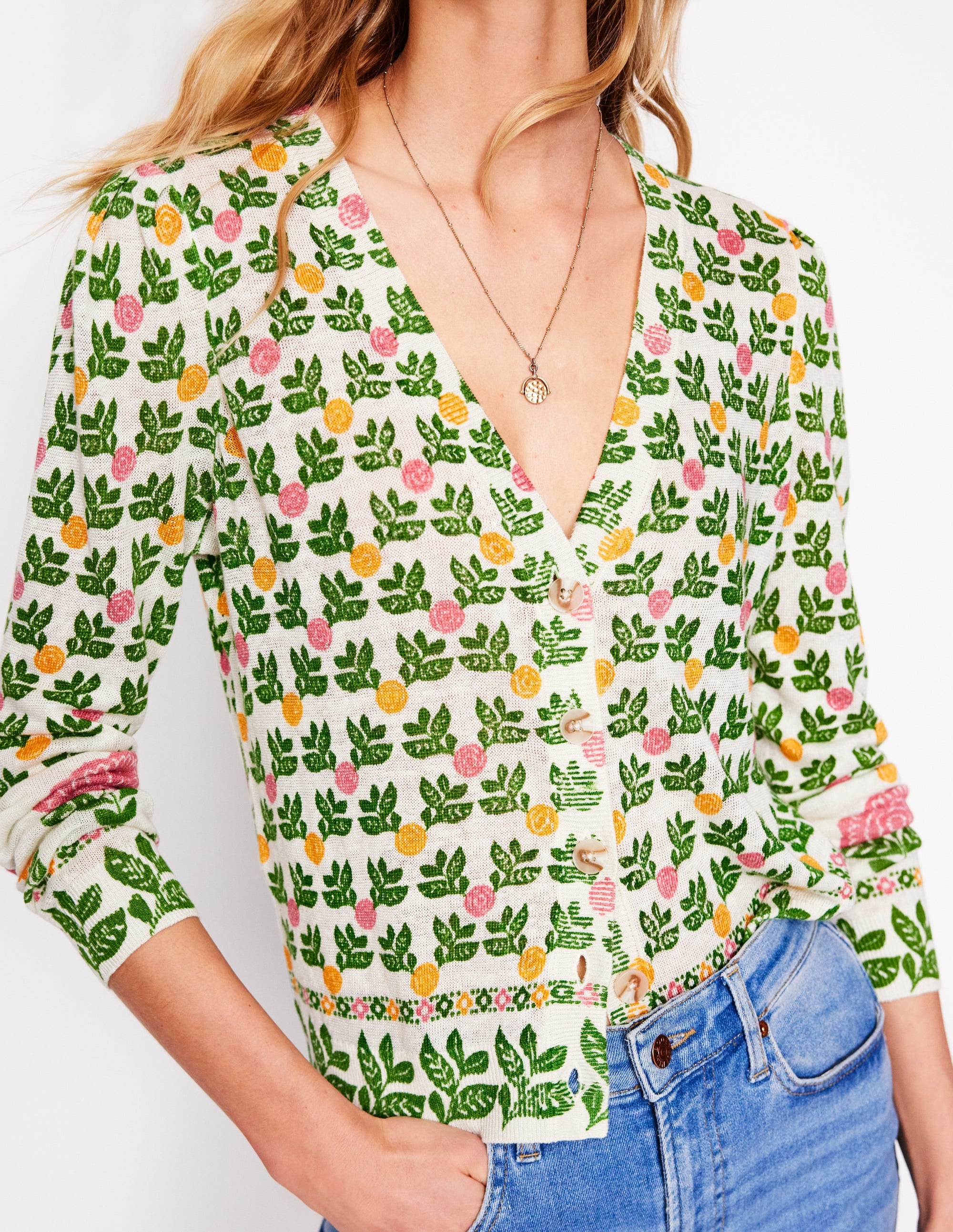 Liv Strickjacke aus Leinen mit V-Ausschnitt-Warmes Naturweiß, Dahliengarten - Image 3