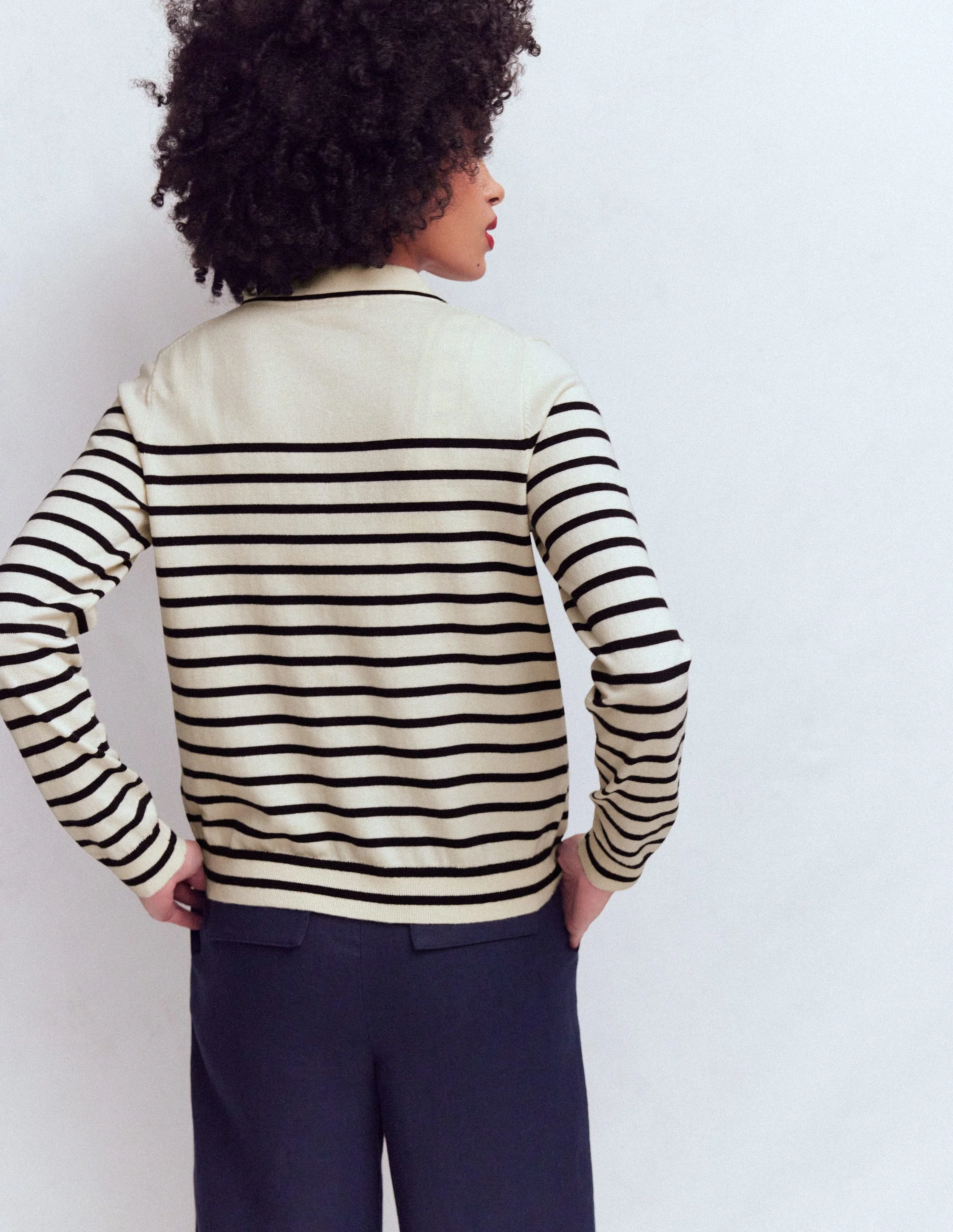 Liz Strickjacke mit Kragen-Naturweiß und Navy, Gestreift - Image 3
