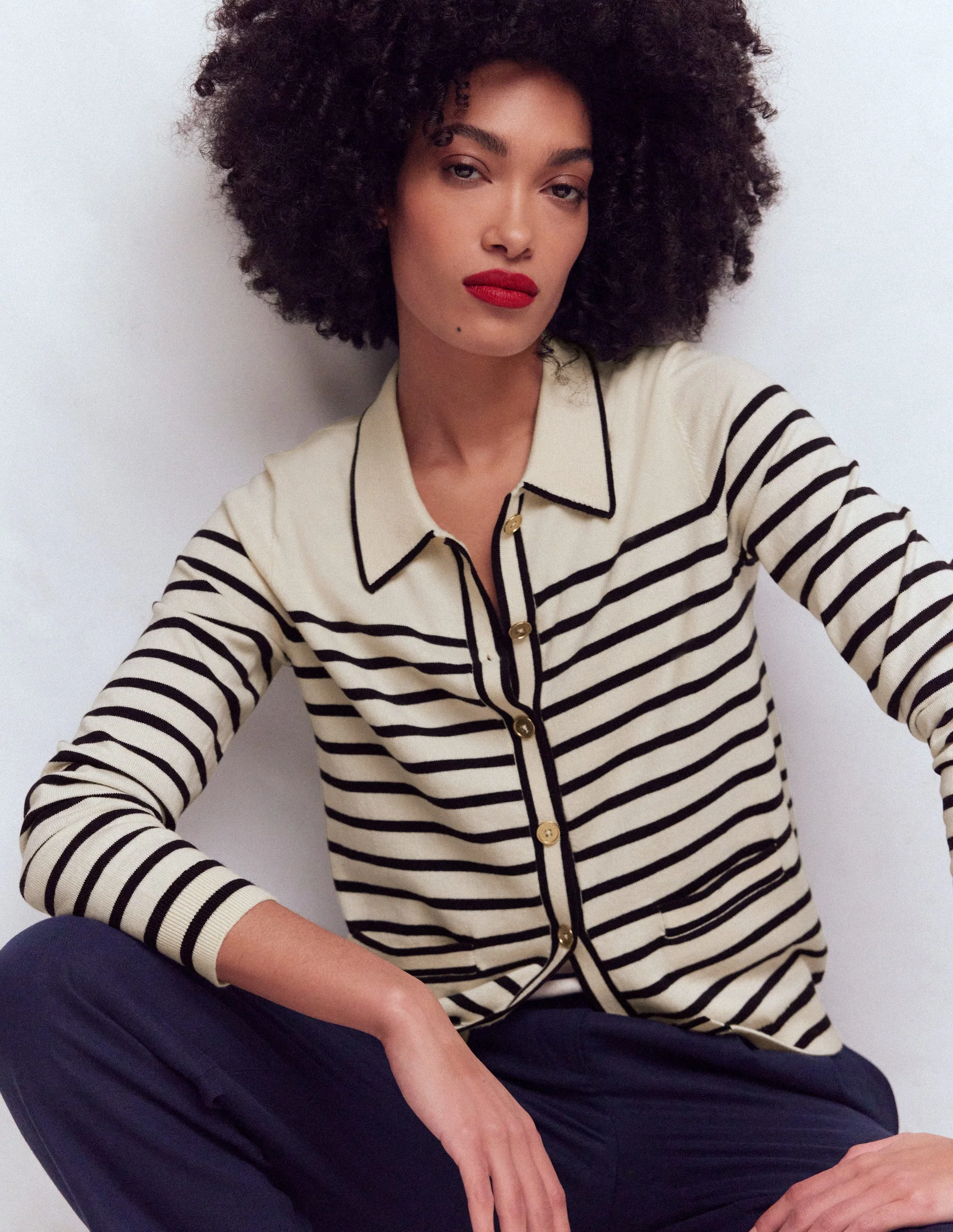 Liz Strickjacke mit Kragen-Naturweiß und Navy, Gestreift - Image 5