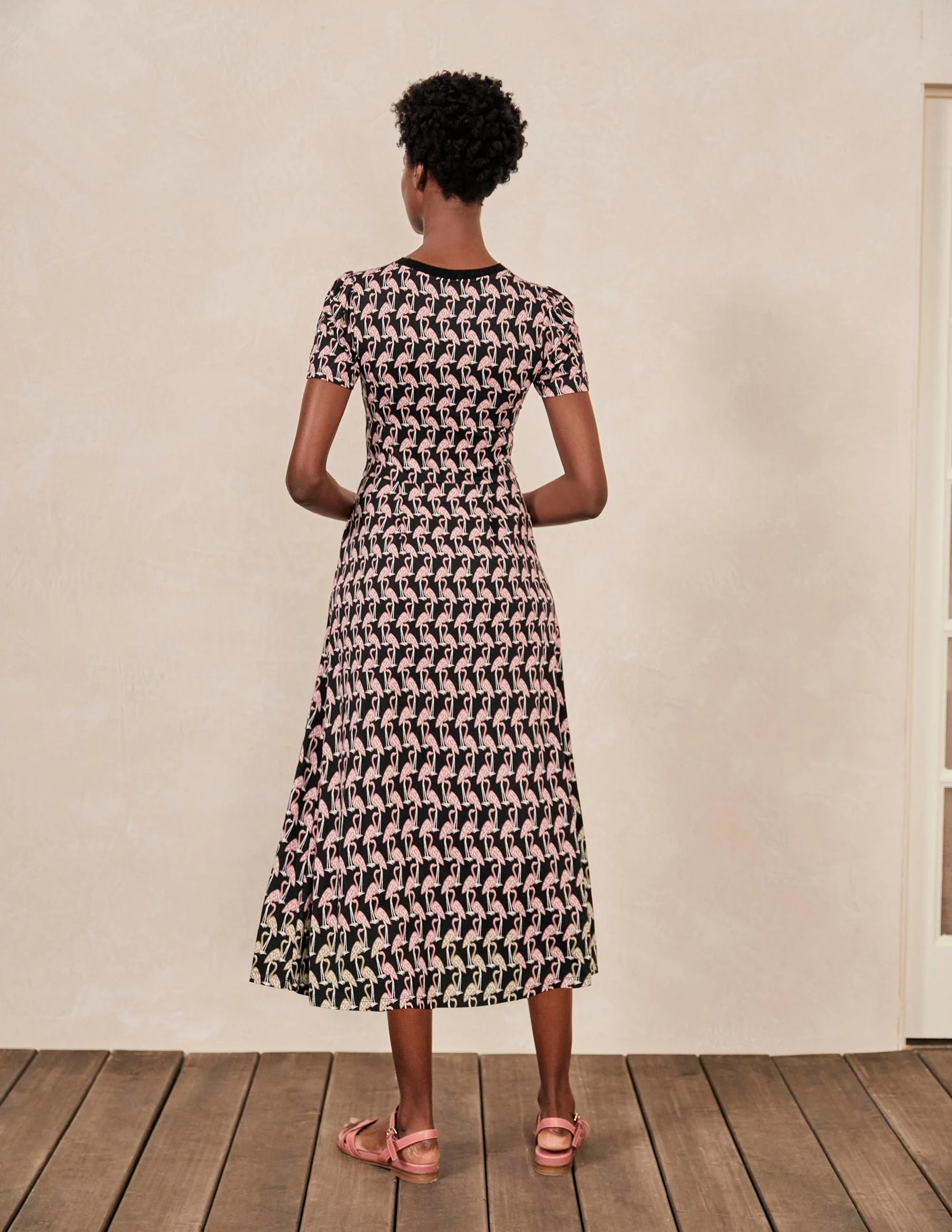 Lucinda Midikleid aus Jersey-Schwarz, Tropischer Flamingo - Image 3