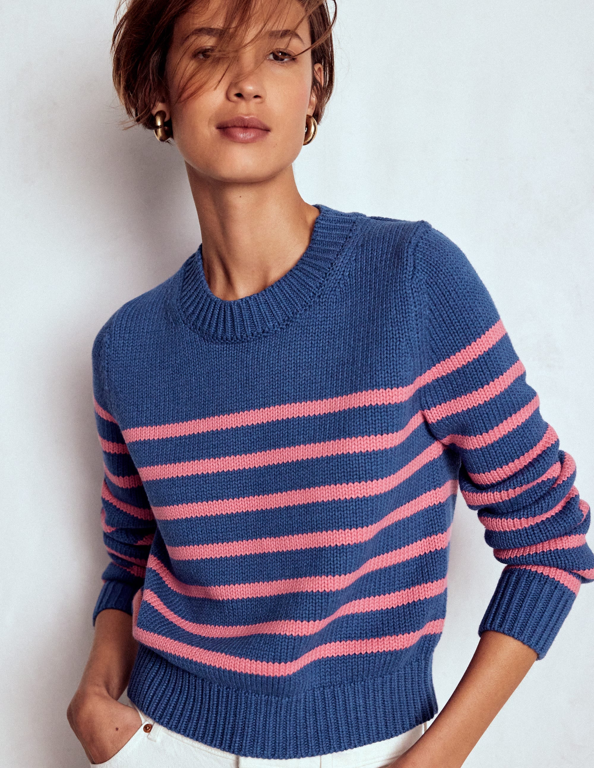 Lucy Grob gestrickter Baumwollpullover-Blau, Rosa Streifen - Image 4