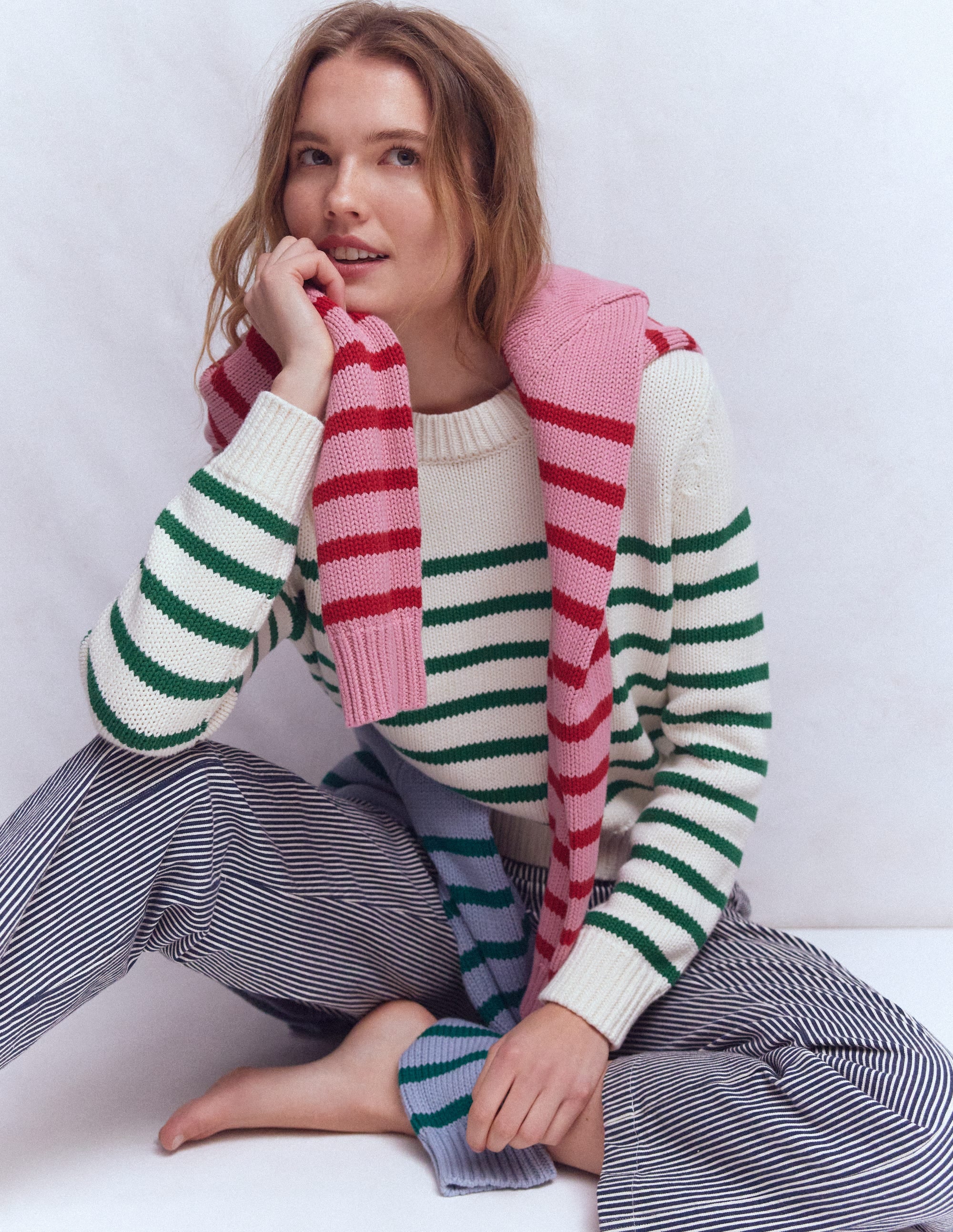 Lucy Grob gestrickter Baumwollpullover-Naturweiß und Juwelengrün Streifen