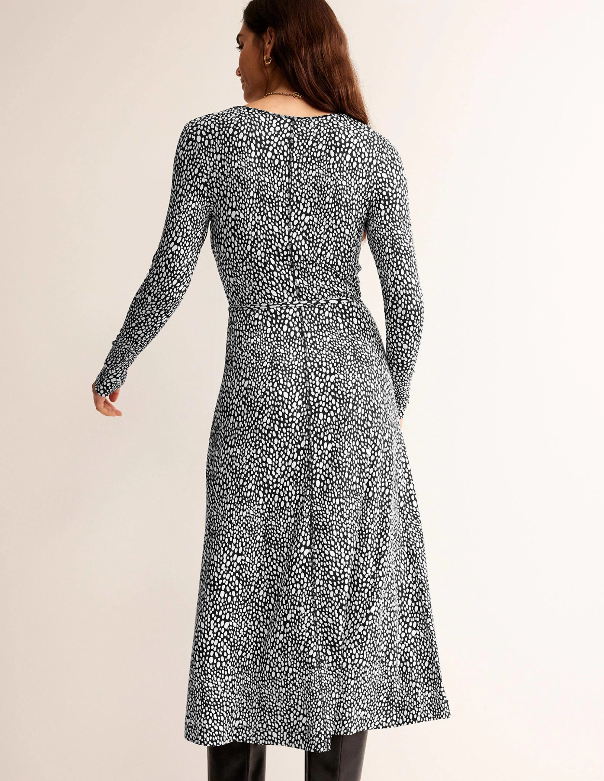 Lucy Jersey-Midikleid-Schwarz, Tierflecken - Image 4