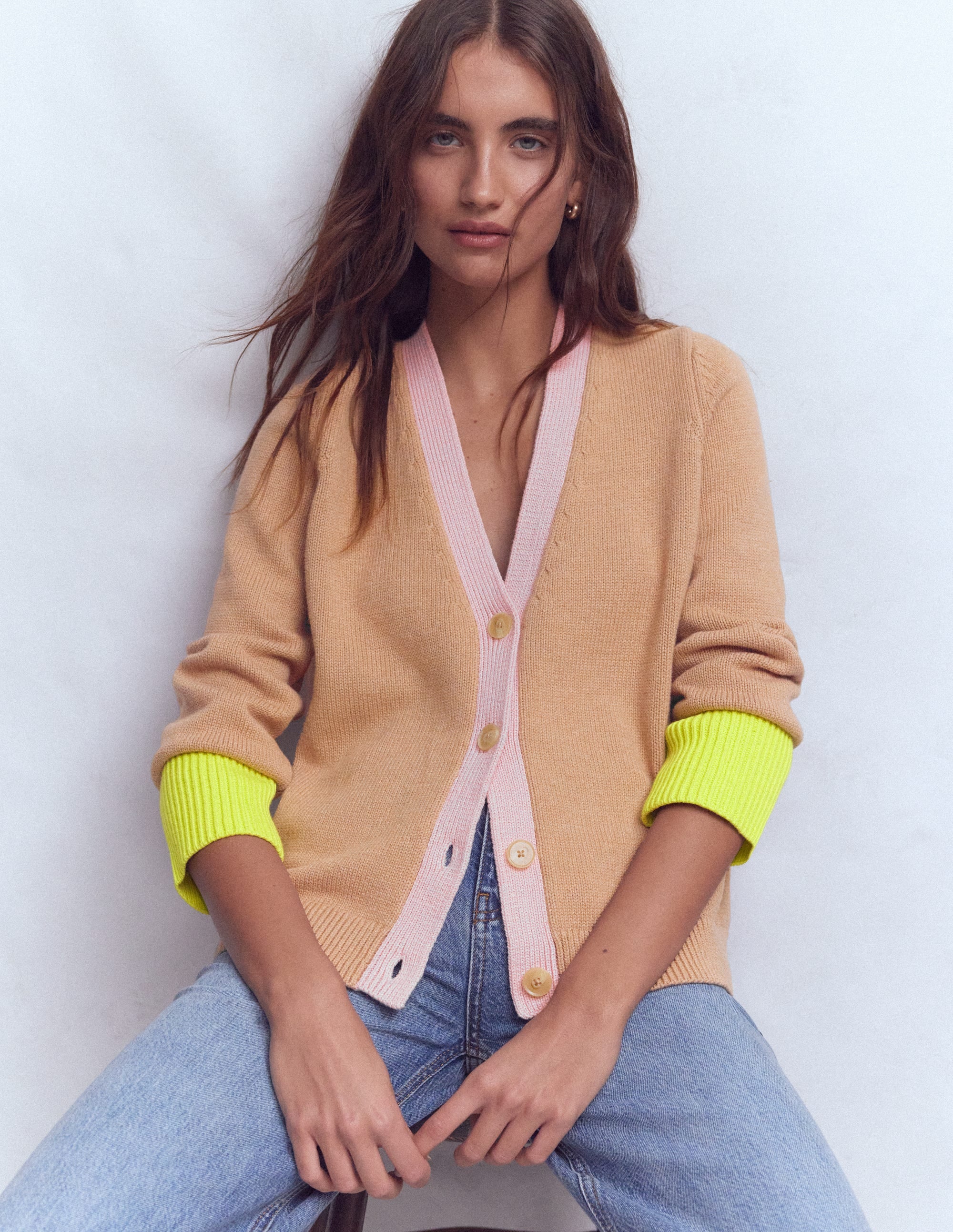 Lucy Lockere Strickjacke aus Baumwolle-Camel Meliert - Image 5