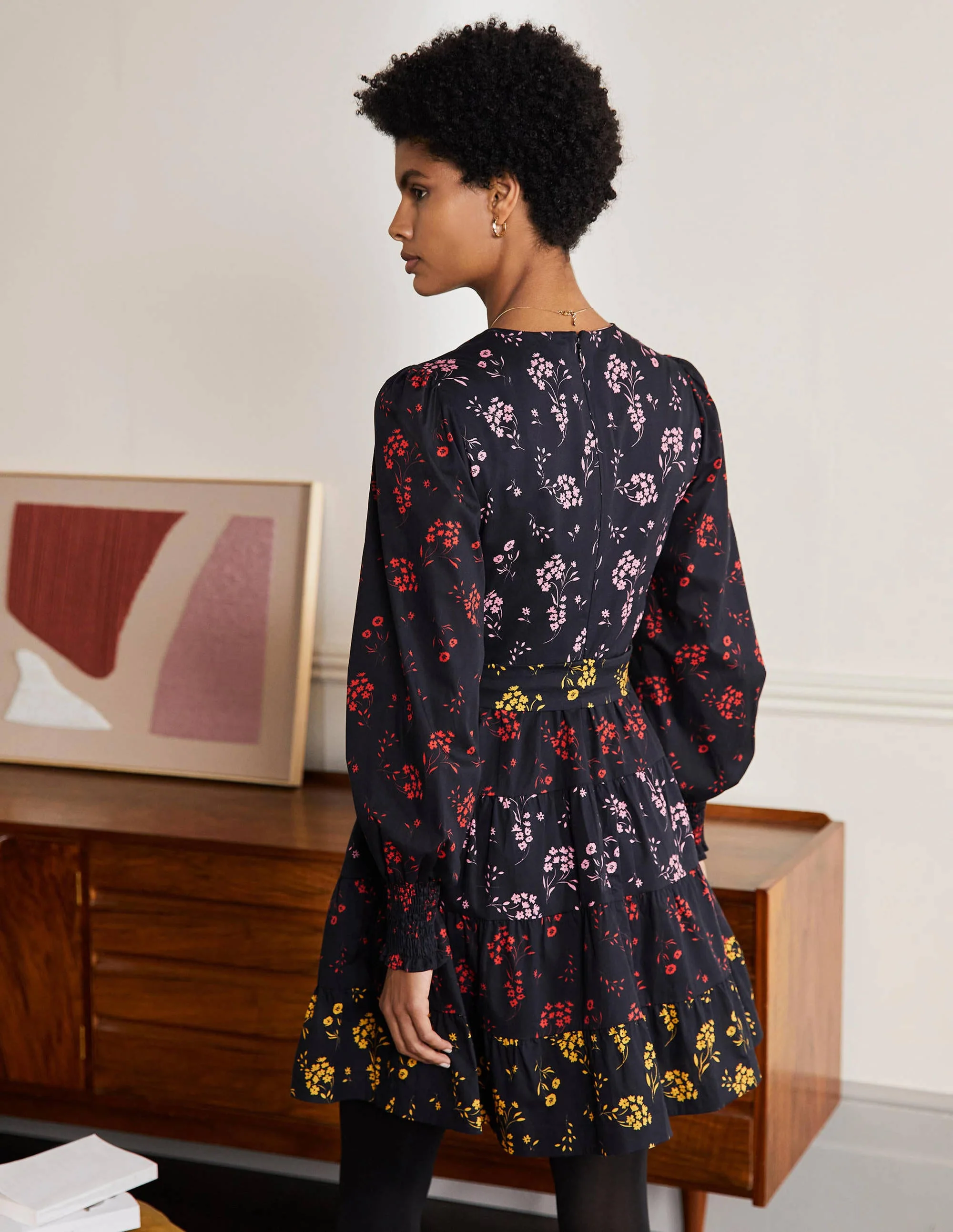 Lyla Mini-Stufenkleid-Schwarz/Rosa, Fallende Zweige - Image 3