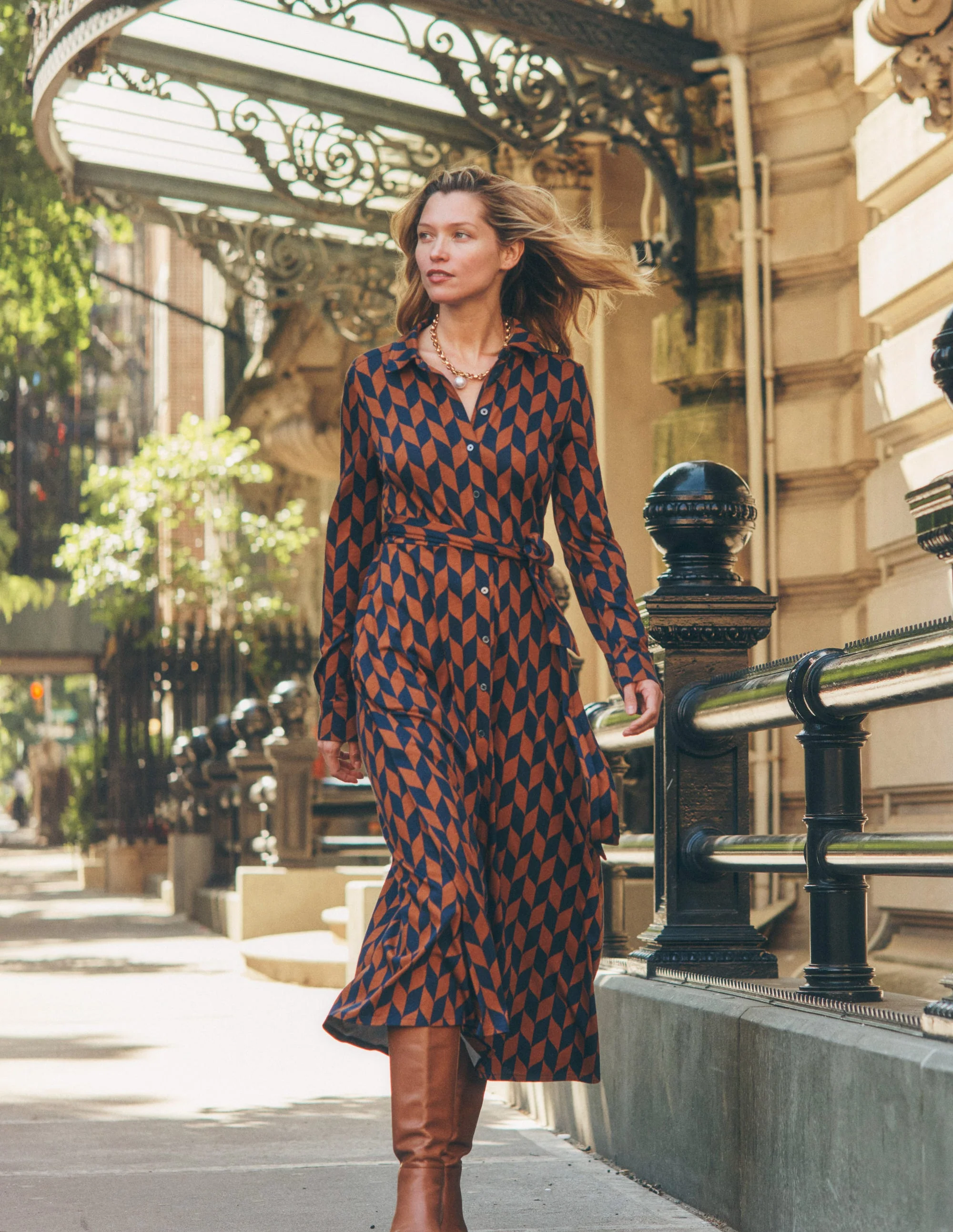 Marcia Jersey-Hemdblusenkleid-Cognak, Motiv Chevron-Swirl - Image 6