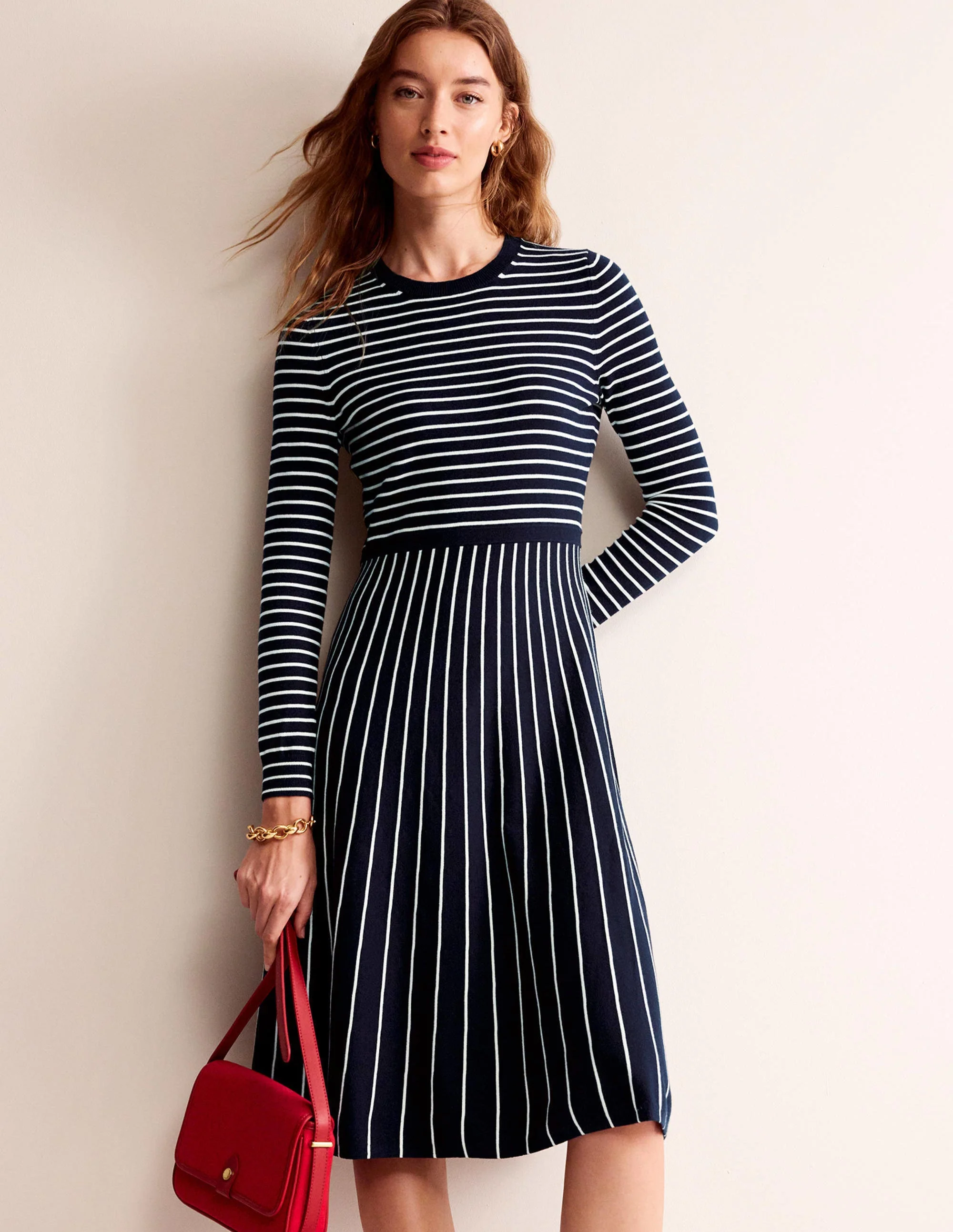 Maria Strick-Midikleid-Marineblau und Naturweiß - Image 5