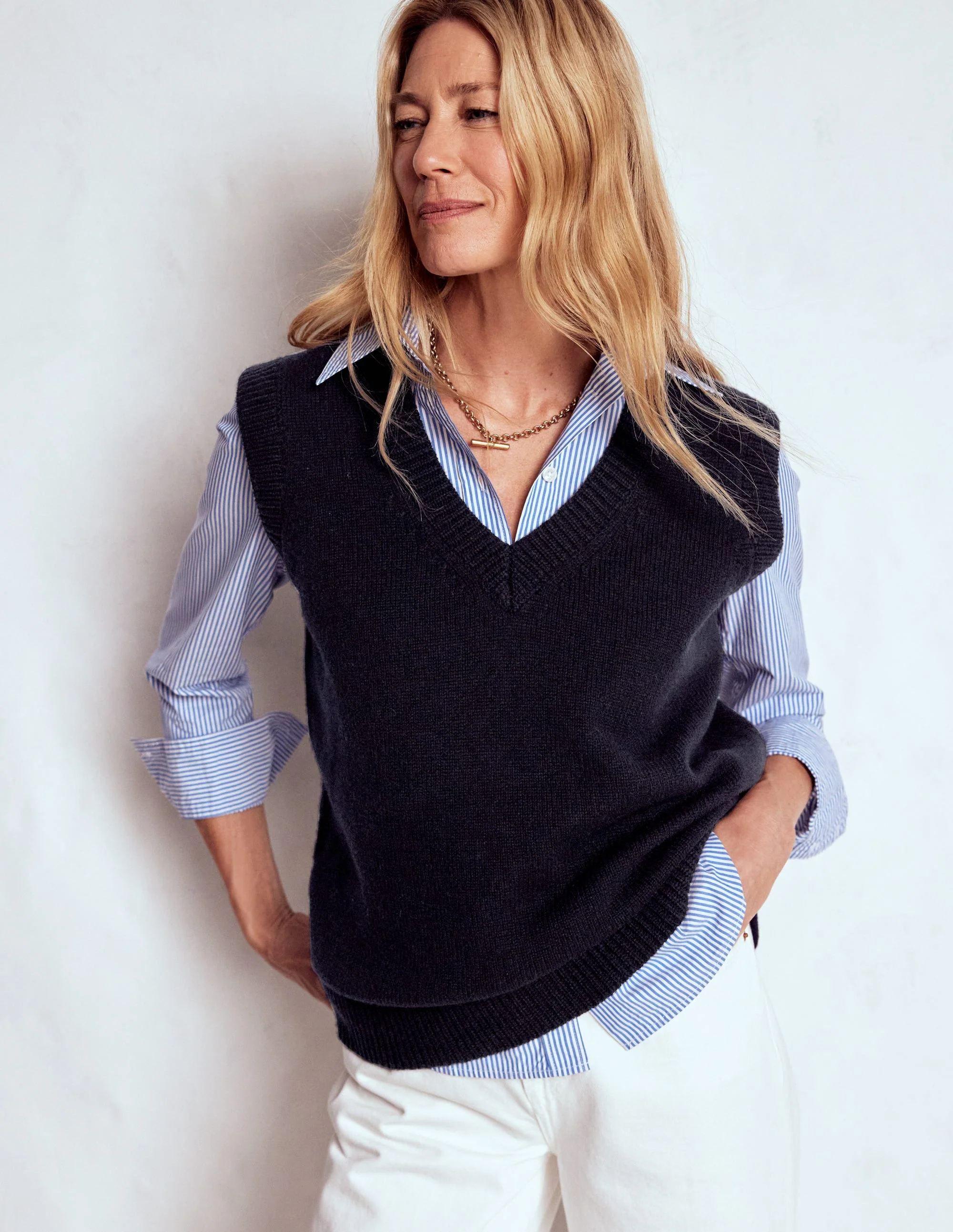 Marion Pullunder aus Merinowolle mit V-Ausschnitt-Marineblau - Image 4