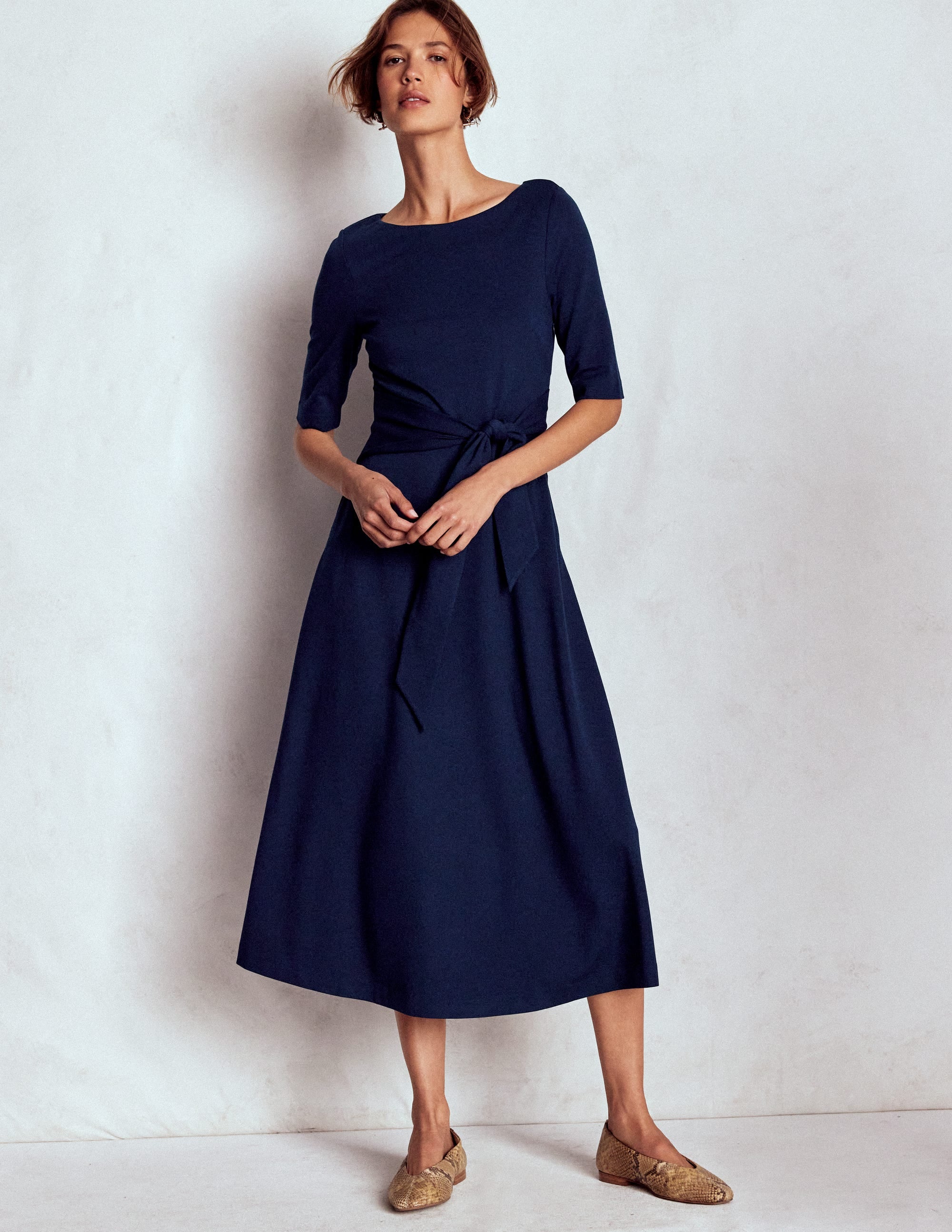 Mathilde Ponte-Kleid mit Bindegürtel-Marineblau
