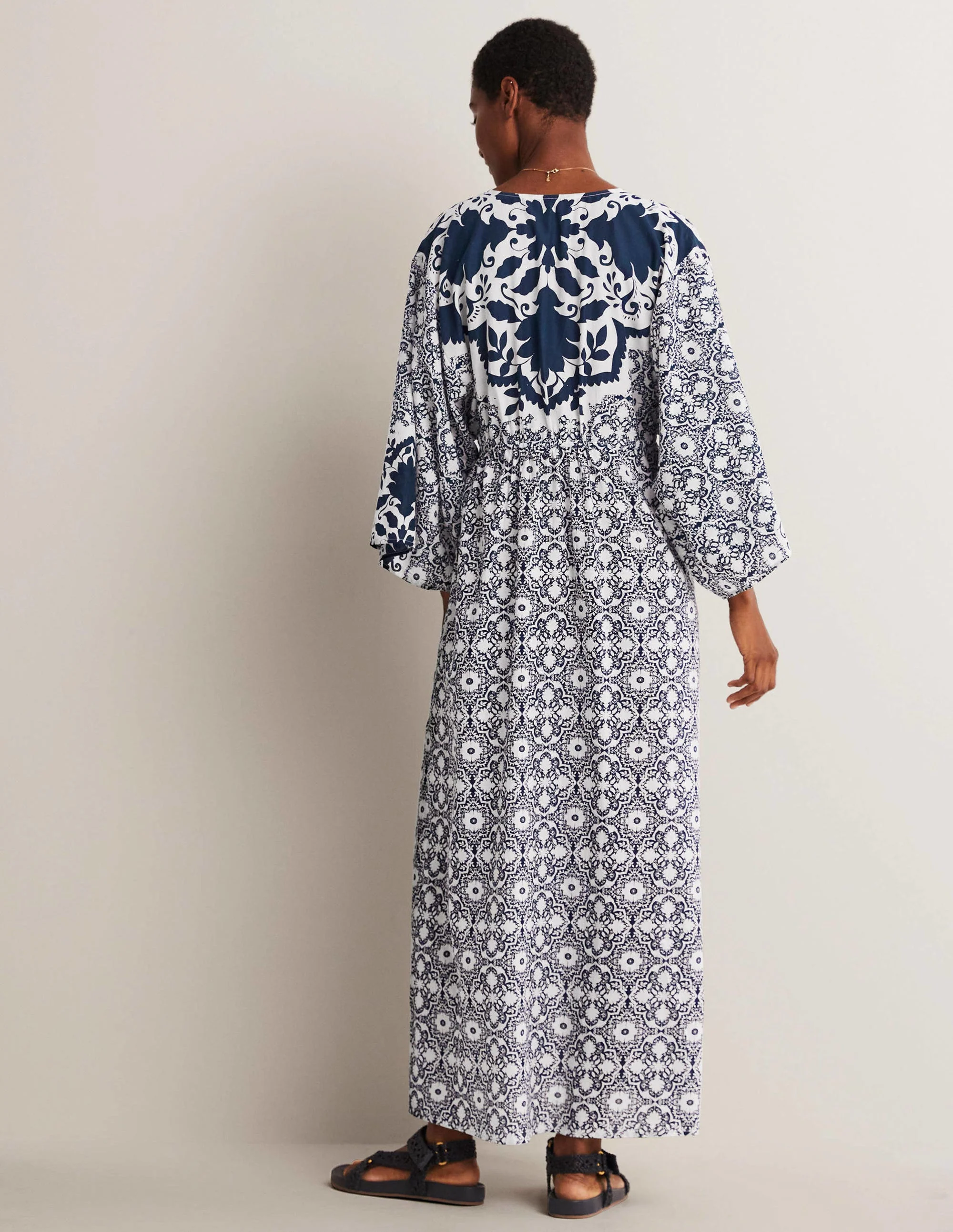 Maxi-Kaftankleid in Empire-Form-Navy, Bloomsbury-Muster - Image 8