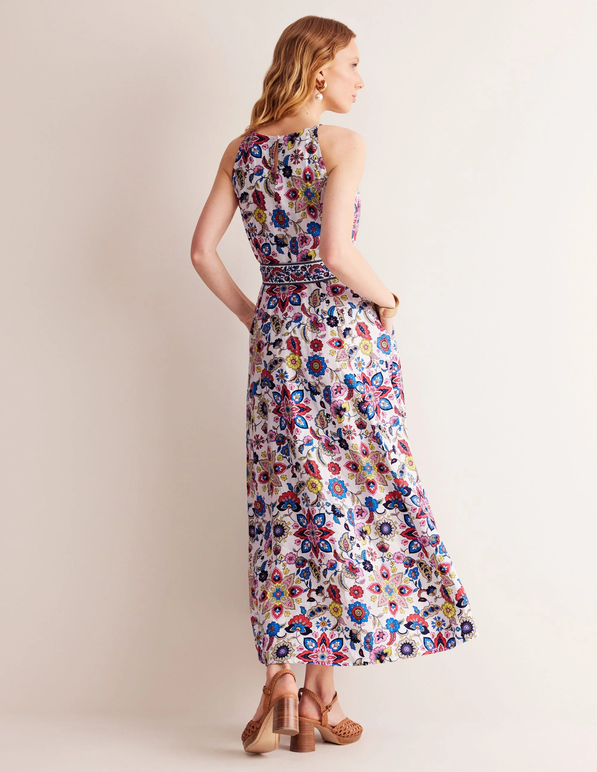 Maxi-Neckholderkleid aus Leinen-Mid Denim - Image 3