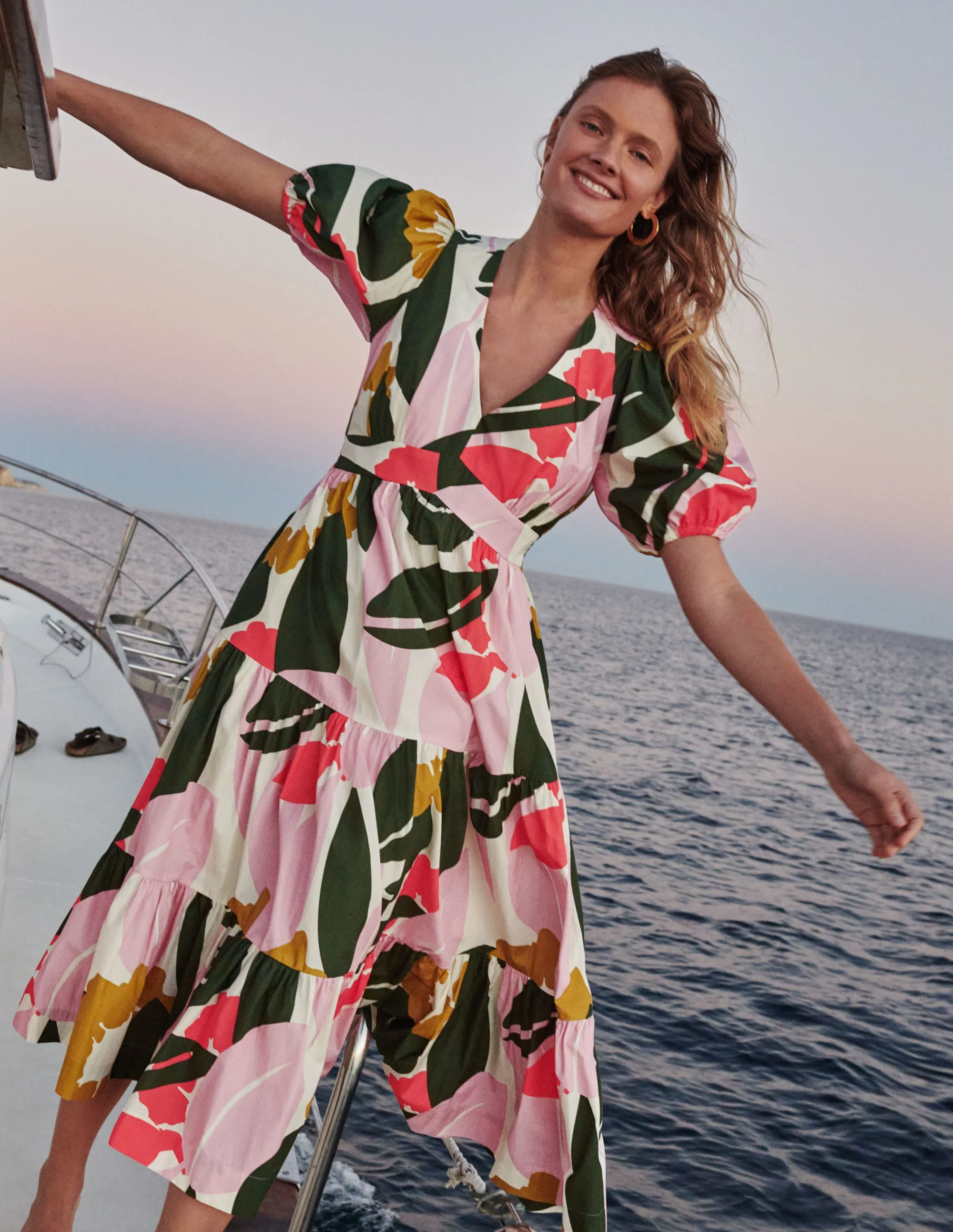 Maxi-Stufenkleid mit Puffärmeln-Naturweiß, Abstrakte Blüten - Image 6