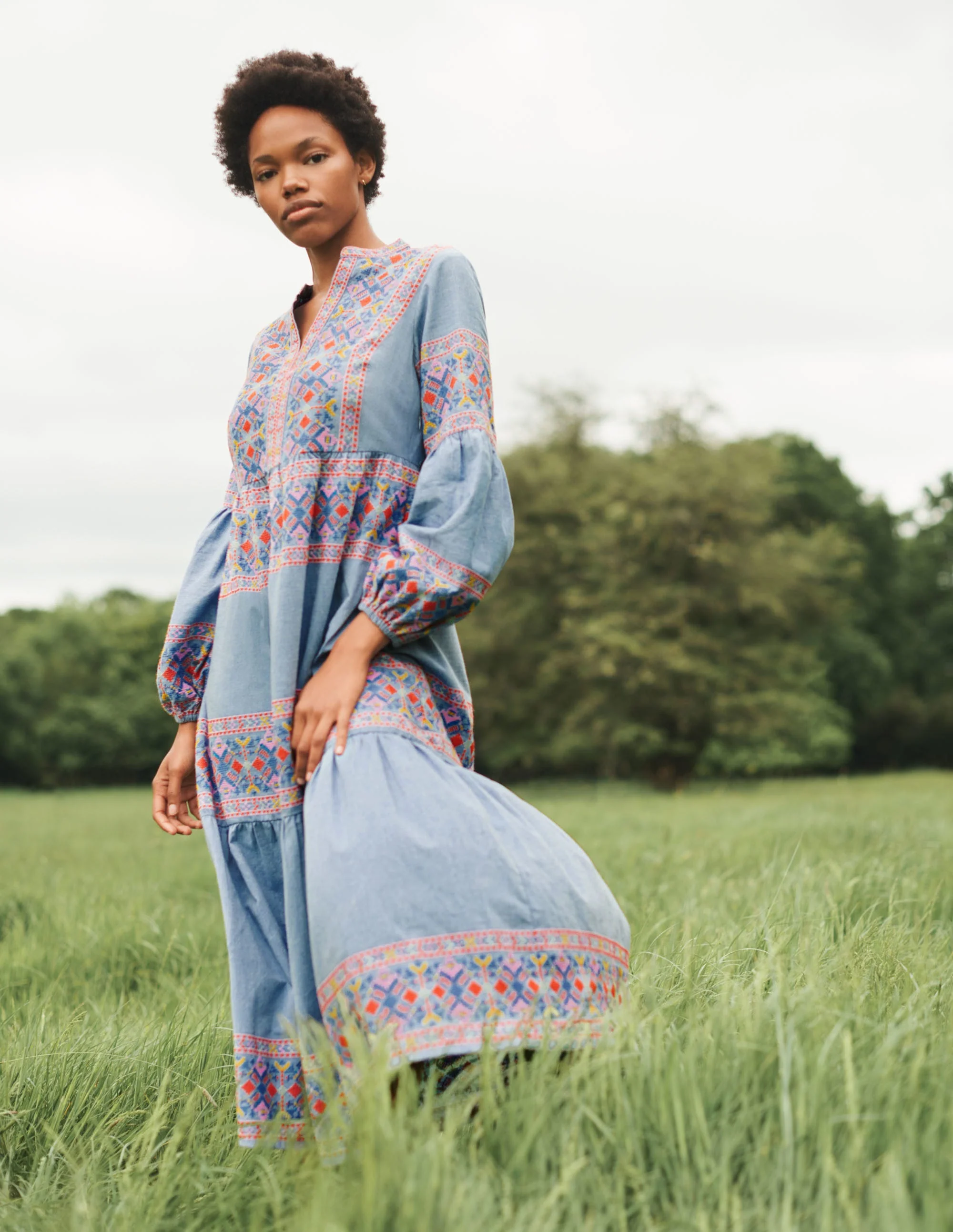 Maxi-Stufenkleid mit Stickerei-Heller Faux-Uni - Image 9